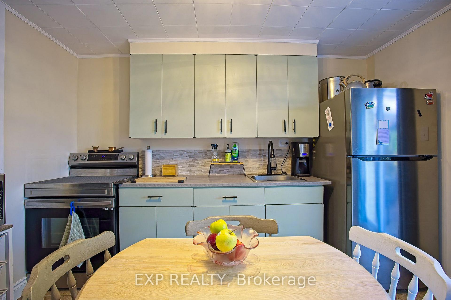 Photo 10 of 34 Poplar Avenue, Hamilton, Eastmount — HOMEH