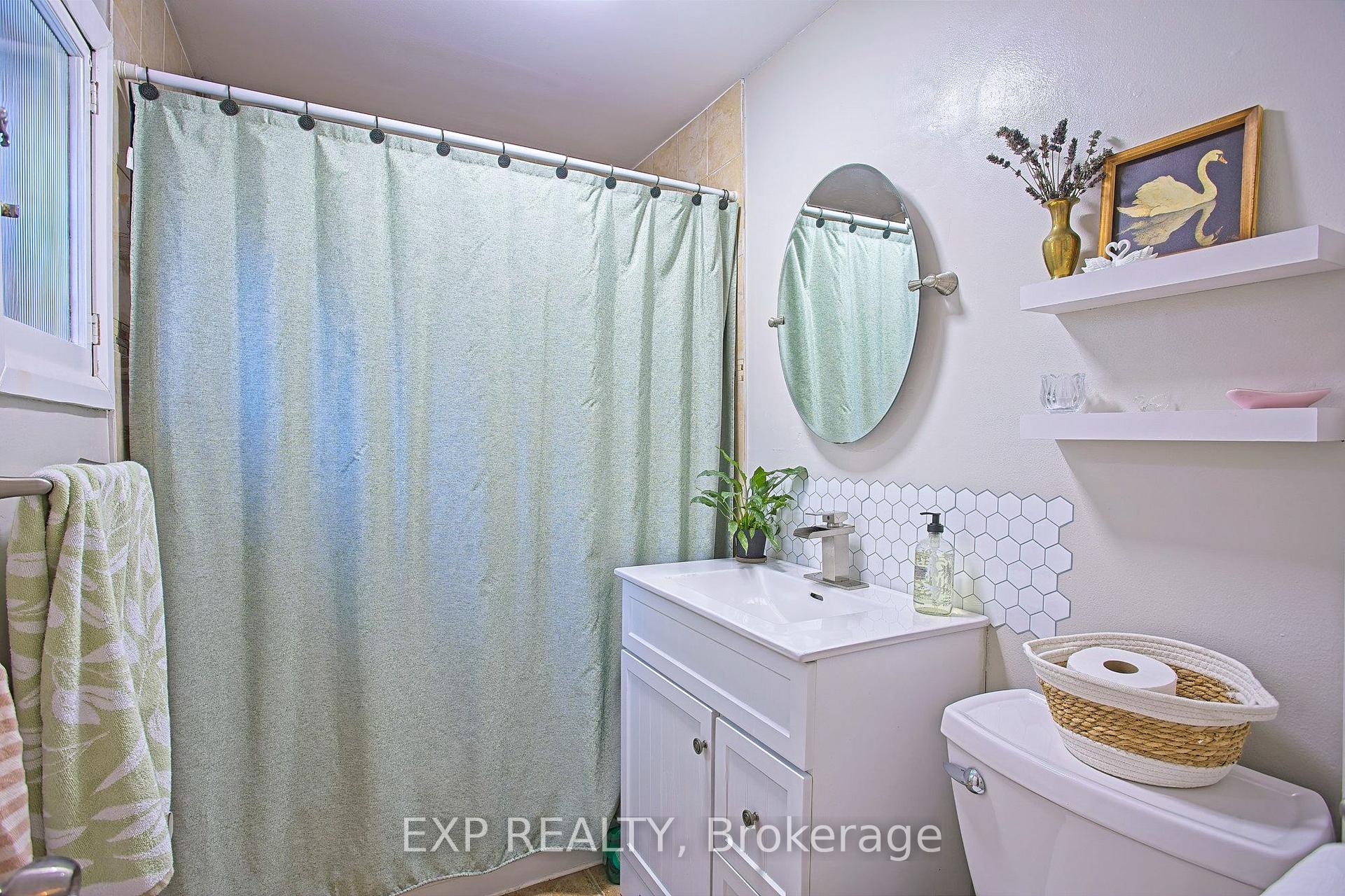 Photo 12 of 34 Poplar Avenue, Hamilton, Eastmount — HOMEH
