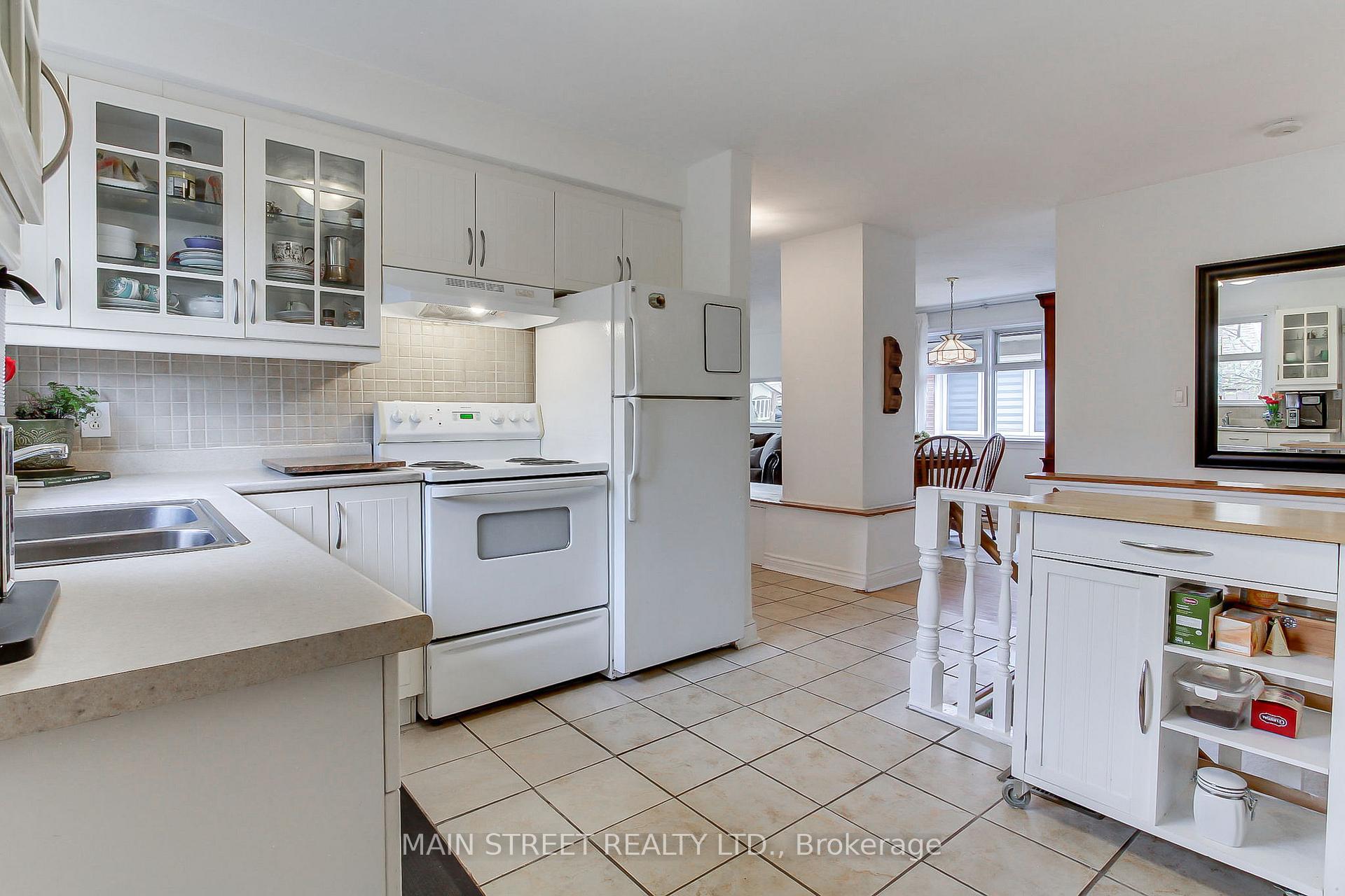 Photo 16 of 14 Westhampton Drive, Etobicoke, Kingsview Village-The Westway — HOMEH