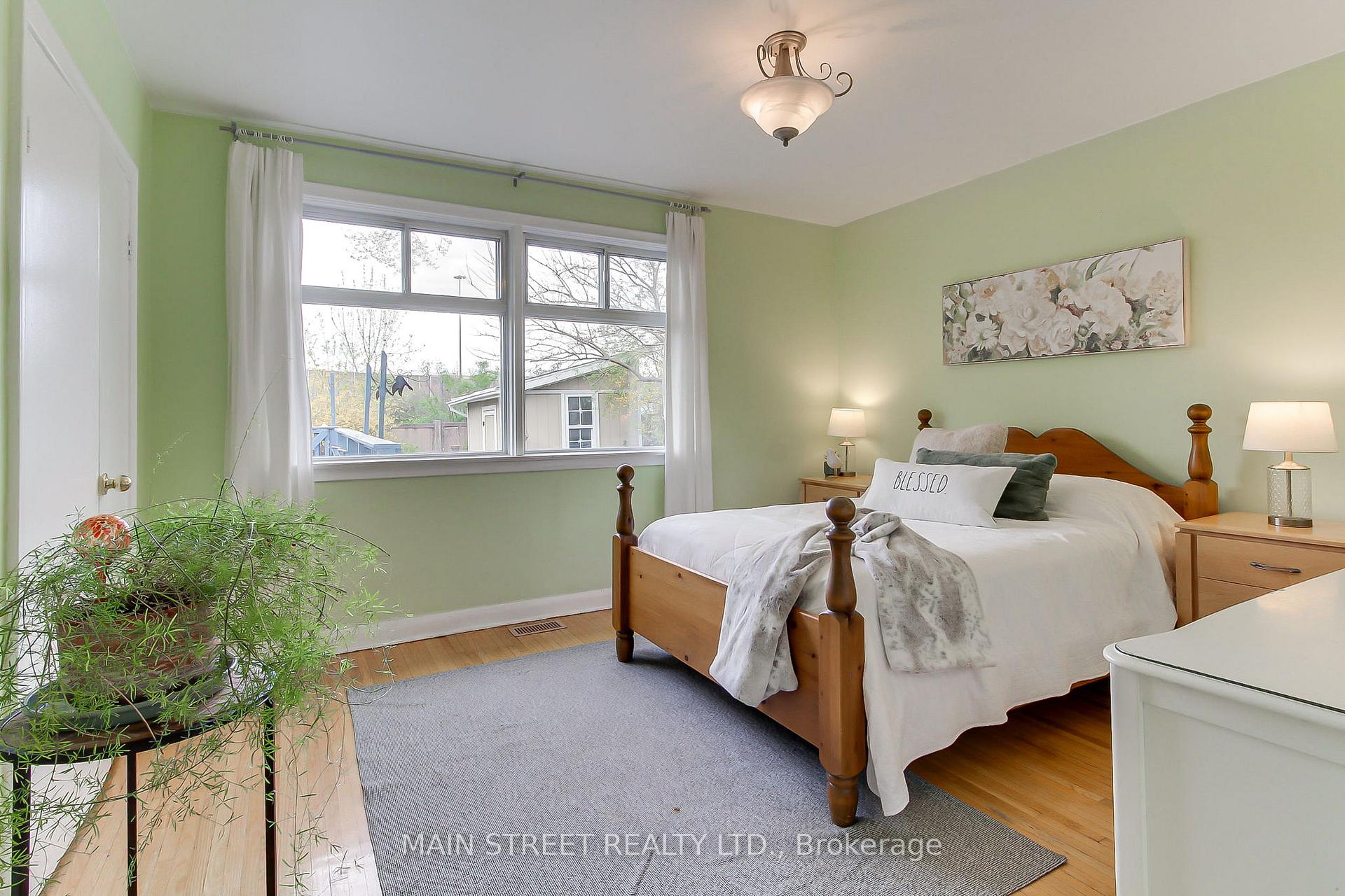 Photo 18 of 14 Westhampton Drive, Etobicoke, Kingsview Village-The Westway — HOMEH
