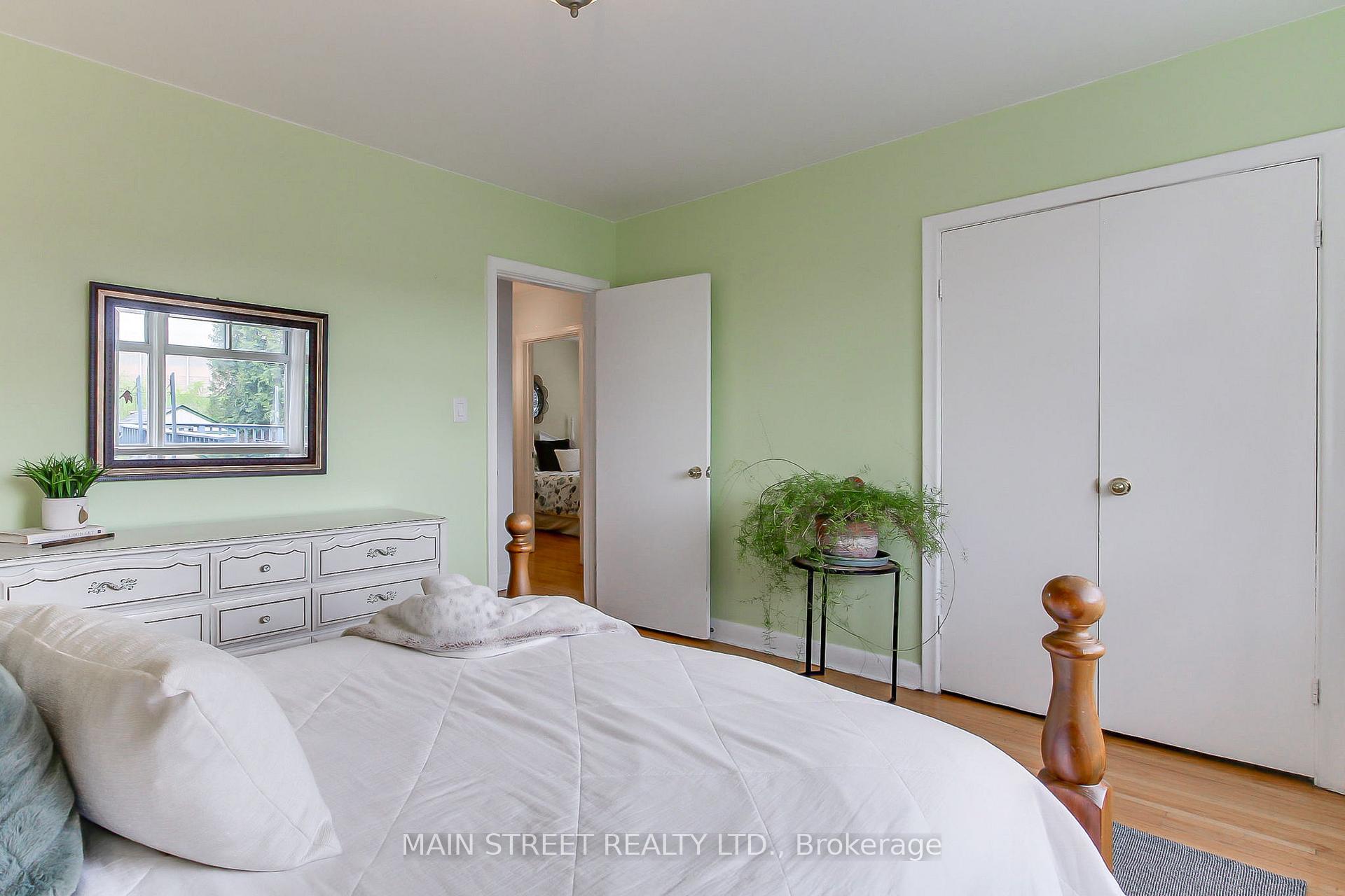 Photo 20 of 14 Westhampton Drive, Etobicoke, Kingsview Village-The Westway — HOMEH