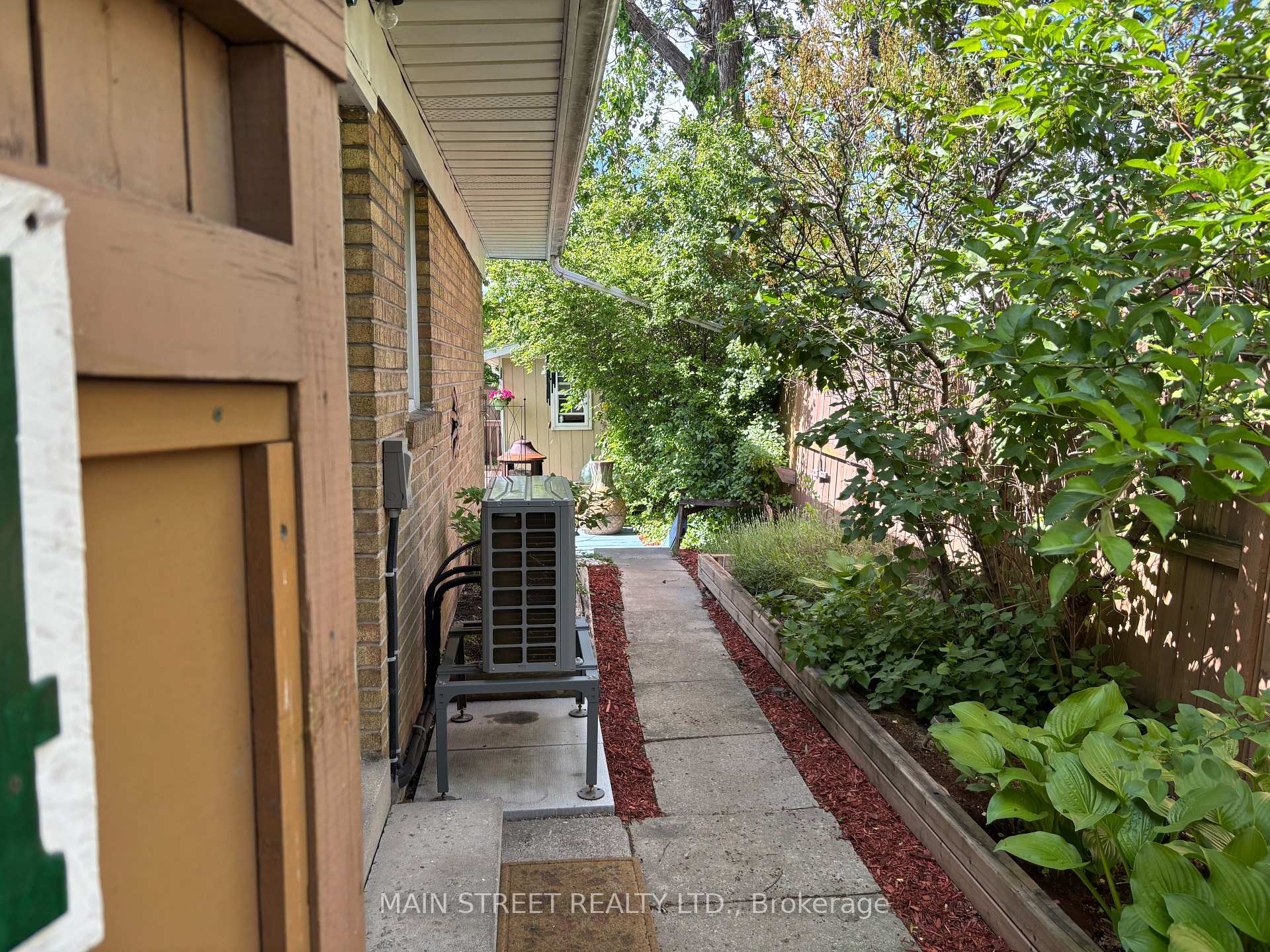 Photo 38 of 14 Westhampton Drive, Etobicoke, Kingsview Village-The Westway — HOMEH