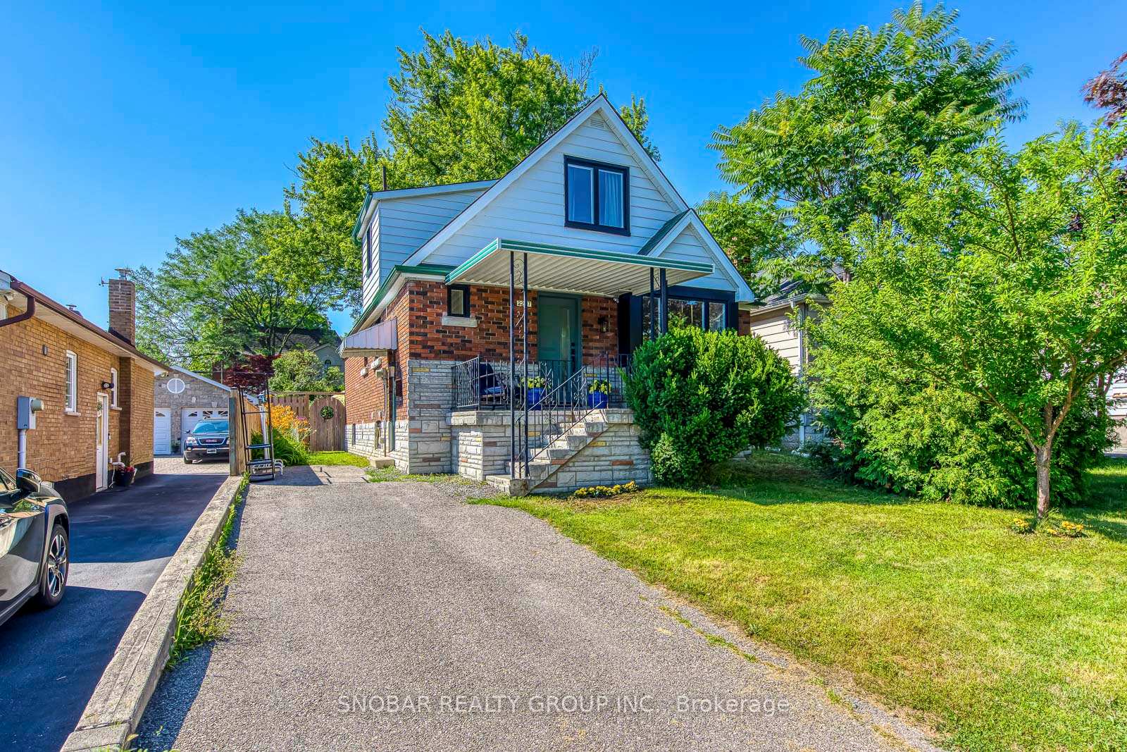 Front of 2257 Lawrence Avenue W