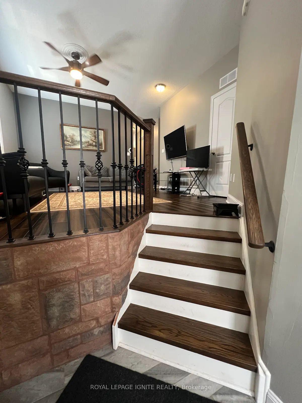 Photo 3 of 88 Baycliffe Drive, Whitby, Williamsburg — HOMEH