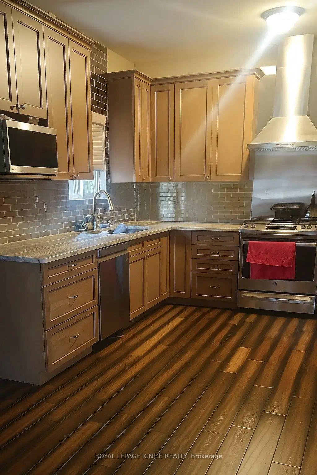 Photo 6 of 88 Baycliffe Drive, Whitby, Williamsburg — HOMEH