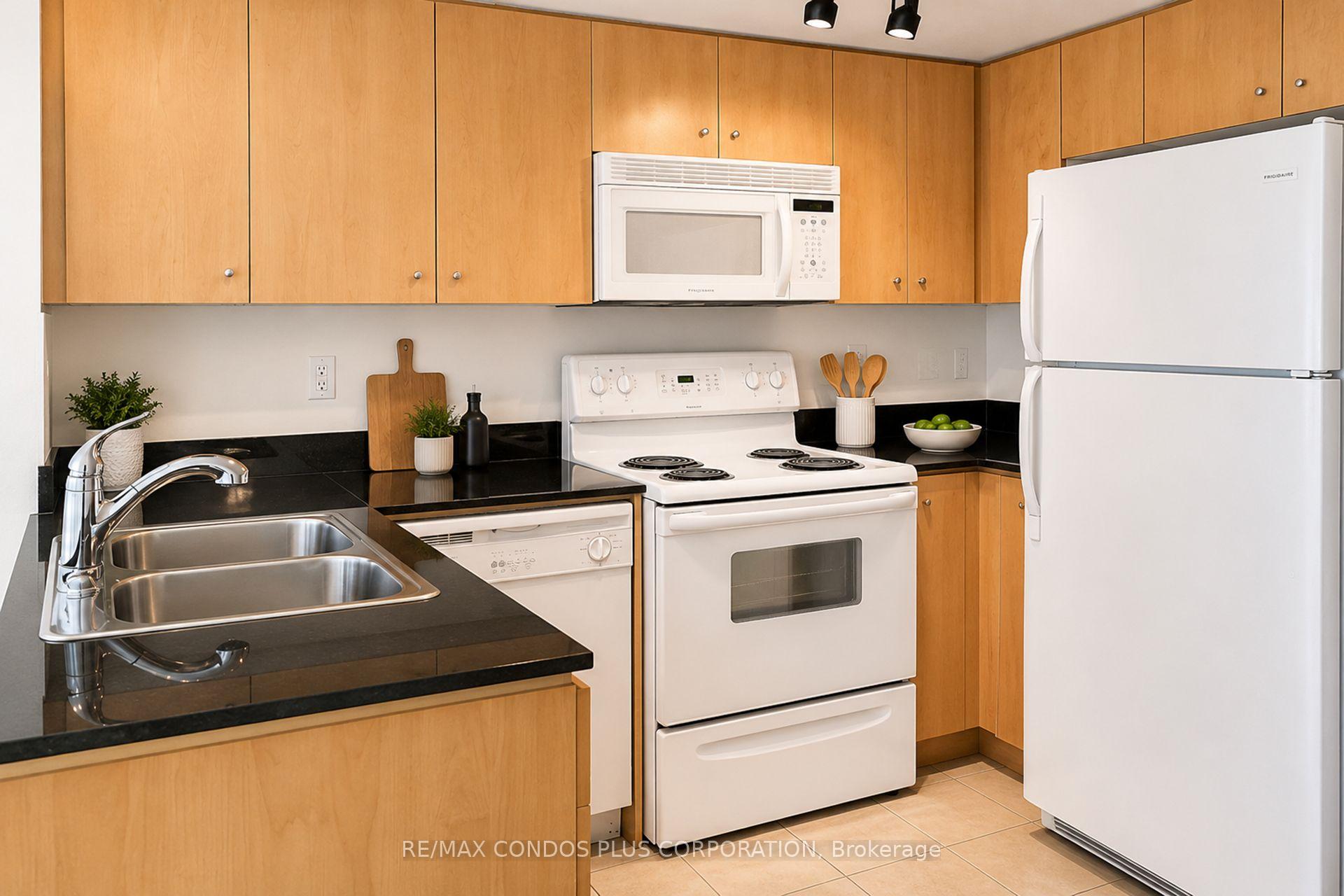 Photo 4 of Unit 705, 381 Front Street W, Toronto, Waterfront Communities — HOMEH