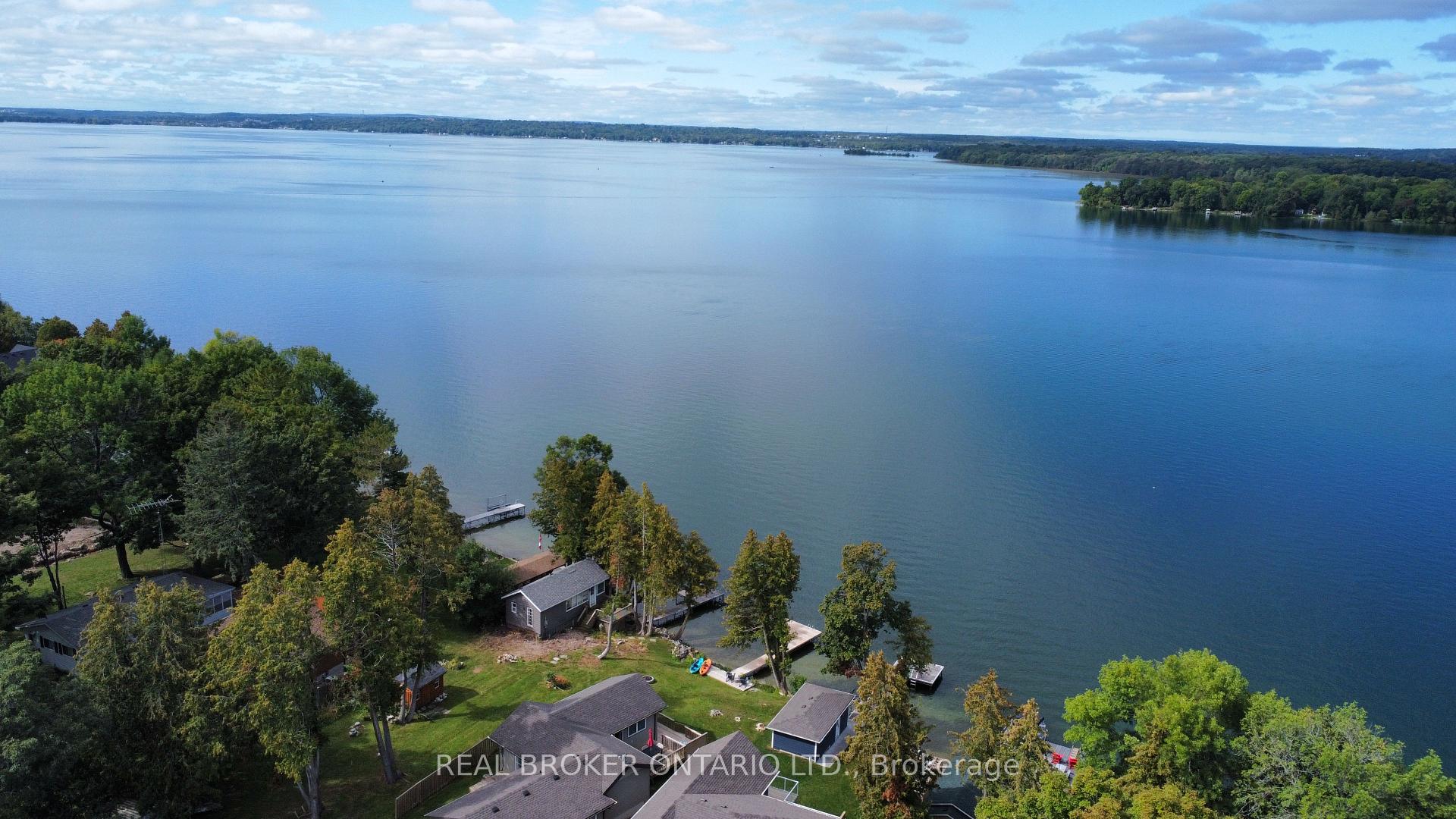 Photo of 5818 Victoria Park Road
