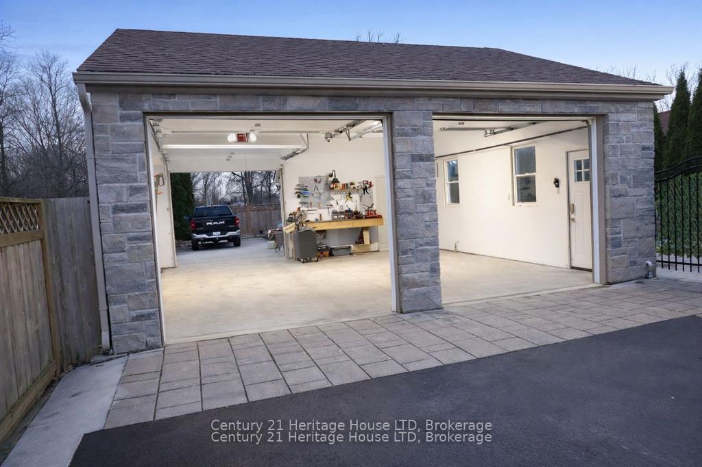 Photo 2 of 6021 Montrose Road, Niagara Falls, West Wood — HOMEH