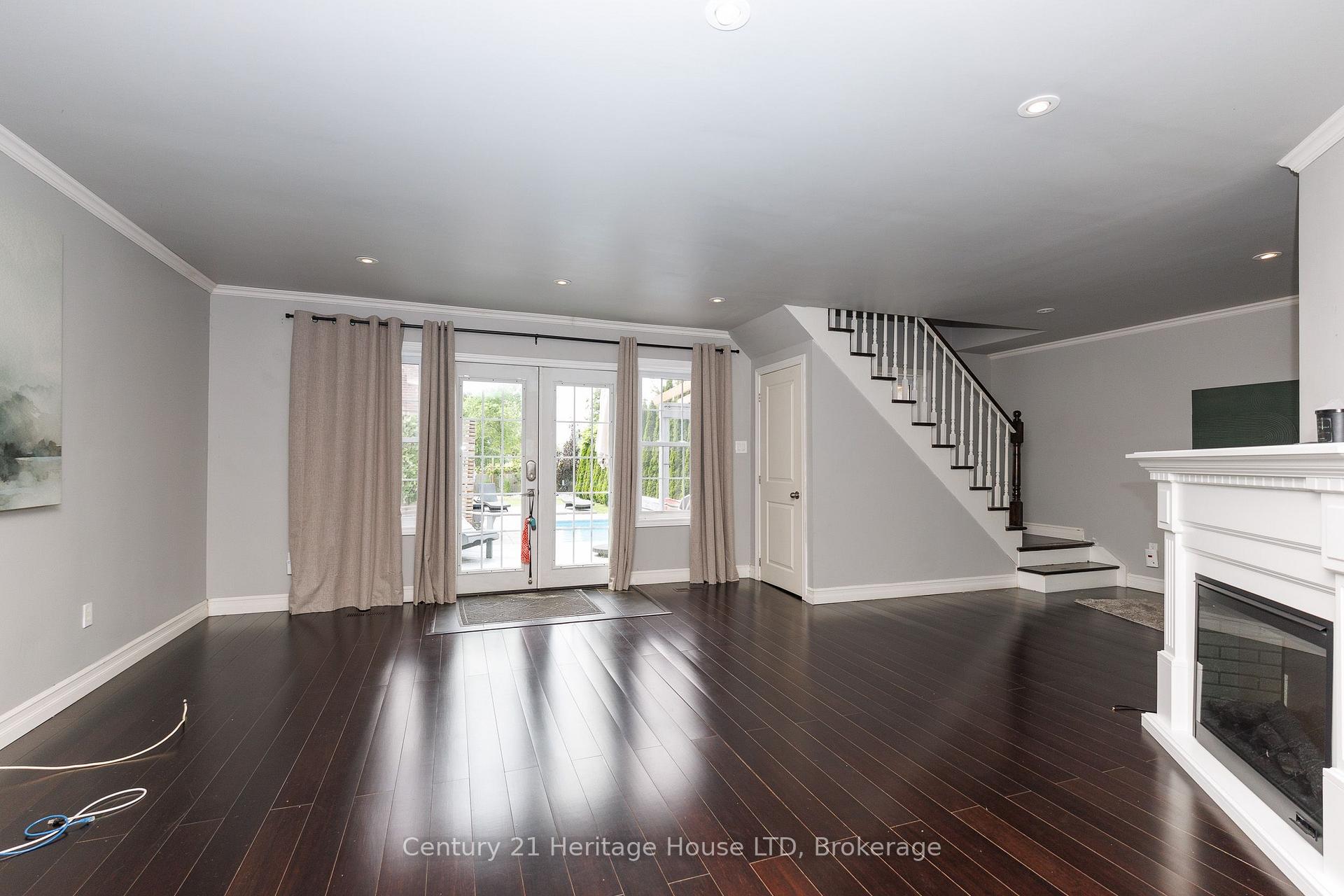 Photo 4 of 6021 Montrose Road, Niagara Falls, West Wood — HOMEH