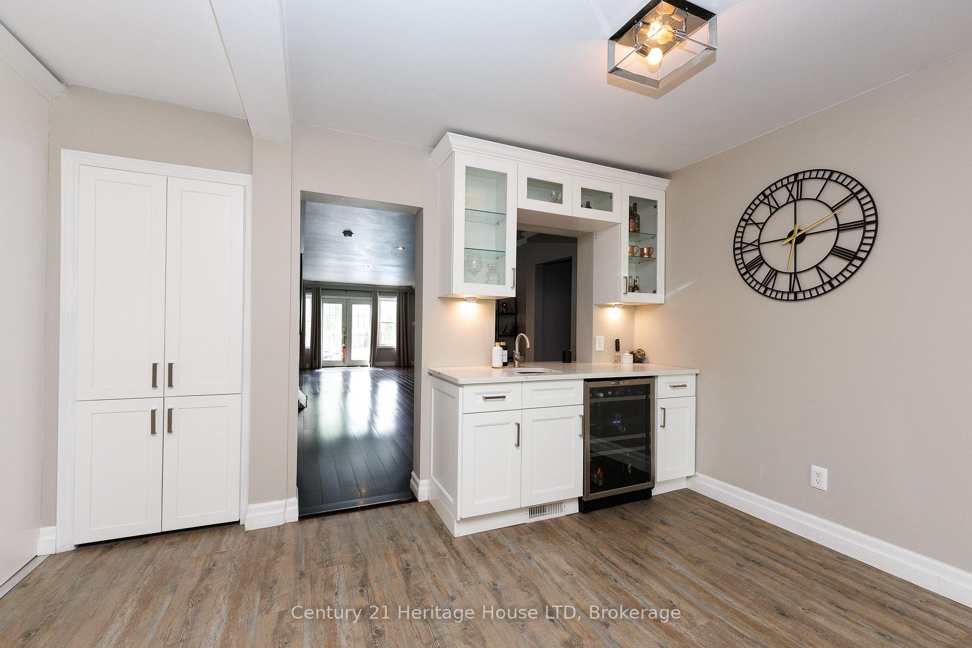 Photo 6 of 6021 Montrose Road, Niagara Falls, West Wood — HOMEH