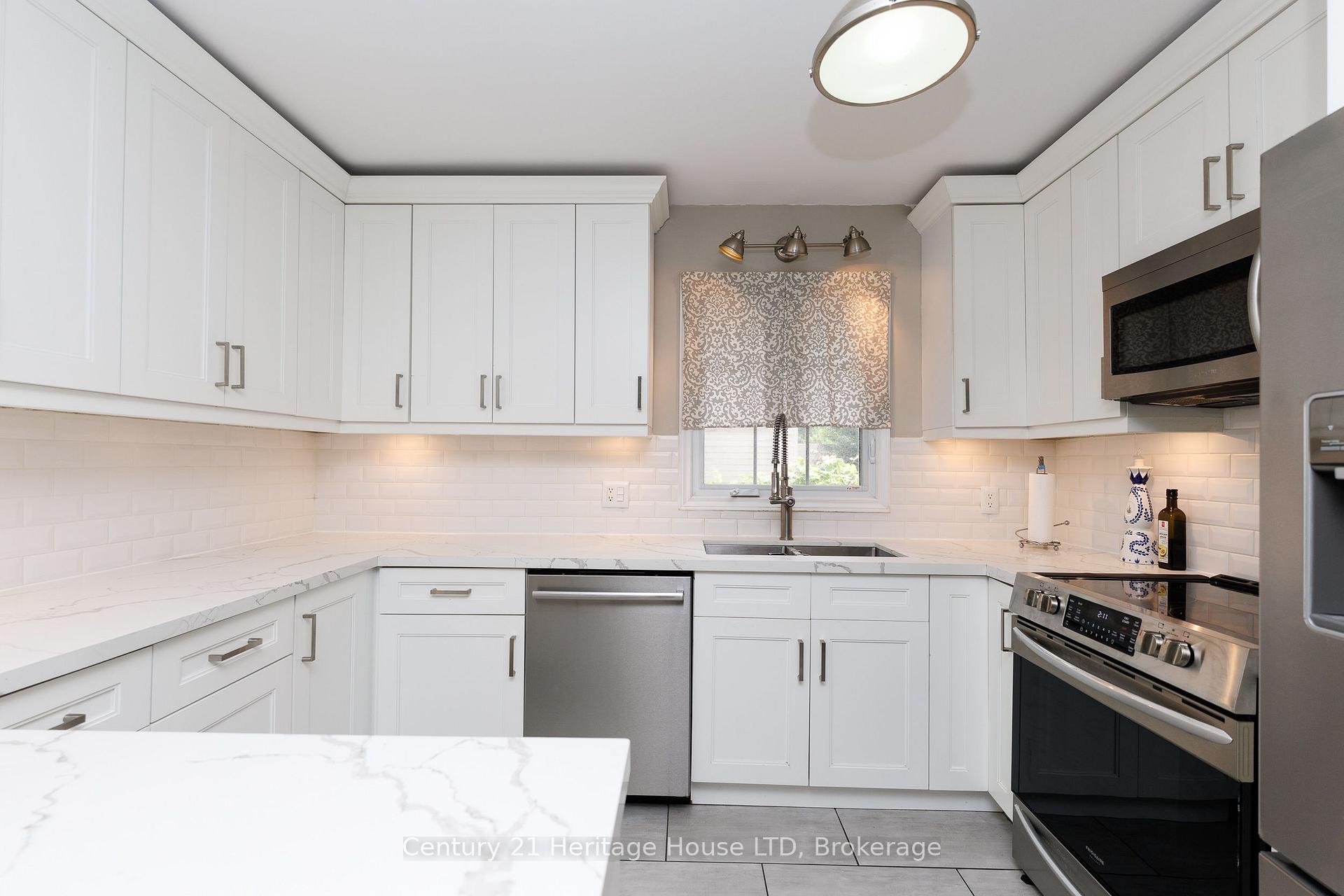 Photo 10 of 6021 Montrose Road, Niagara Falls, West Wood — HOMEH