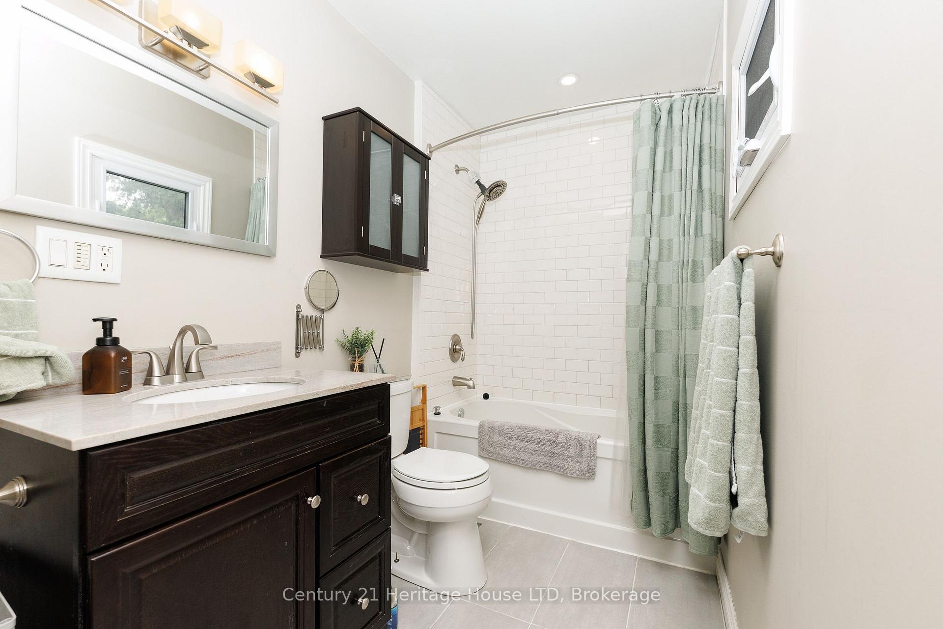 Photo 13 of 6021 Montrose Road, Niagara Falls, West Wood — HOMEH