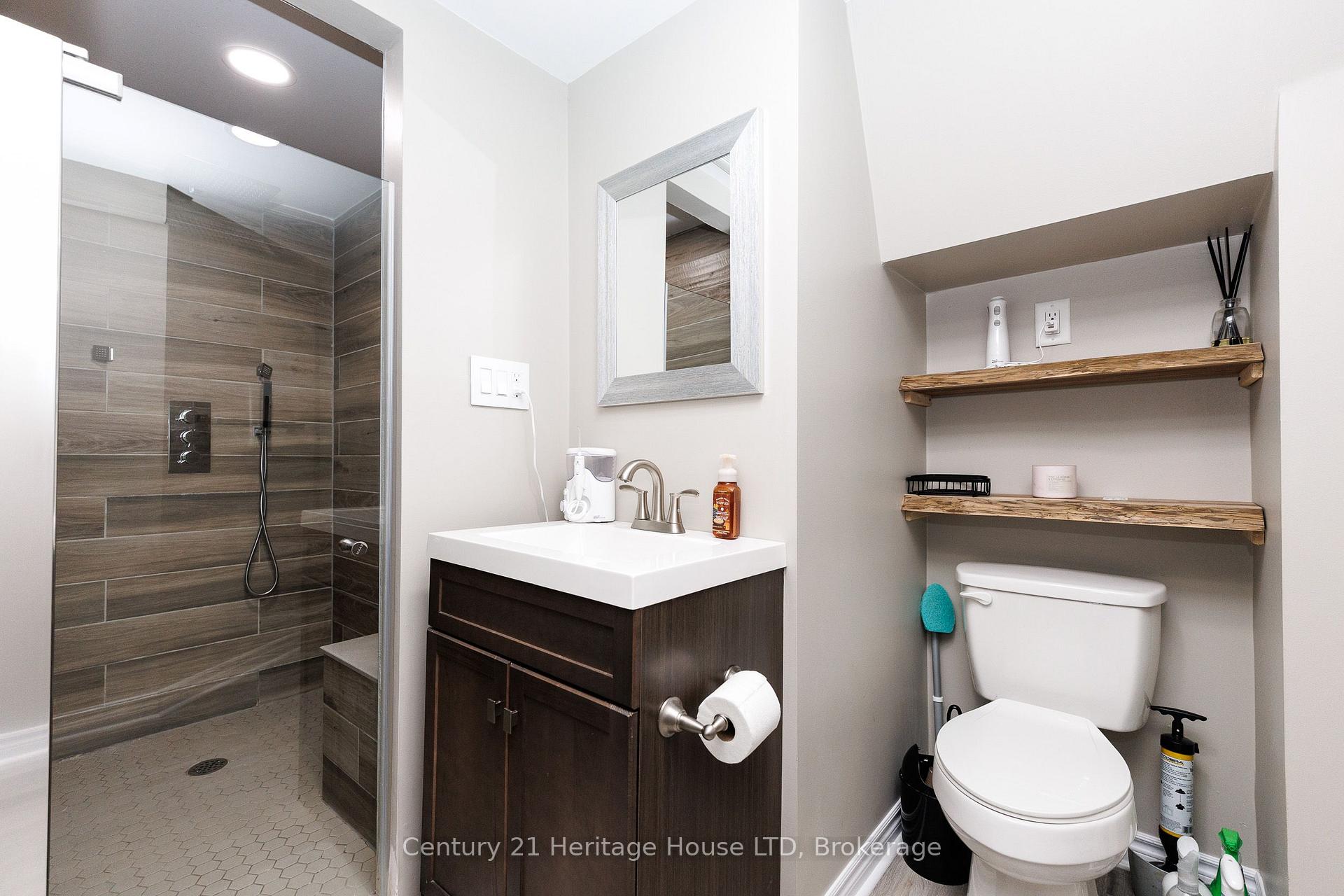 Photo 15 of 6021 Montrose Road, Niagara Falls, West Wood — HOMEH