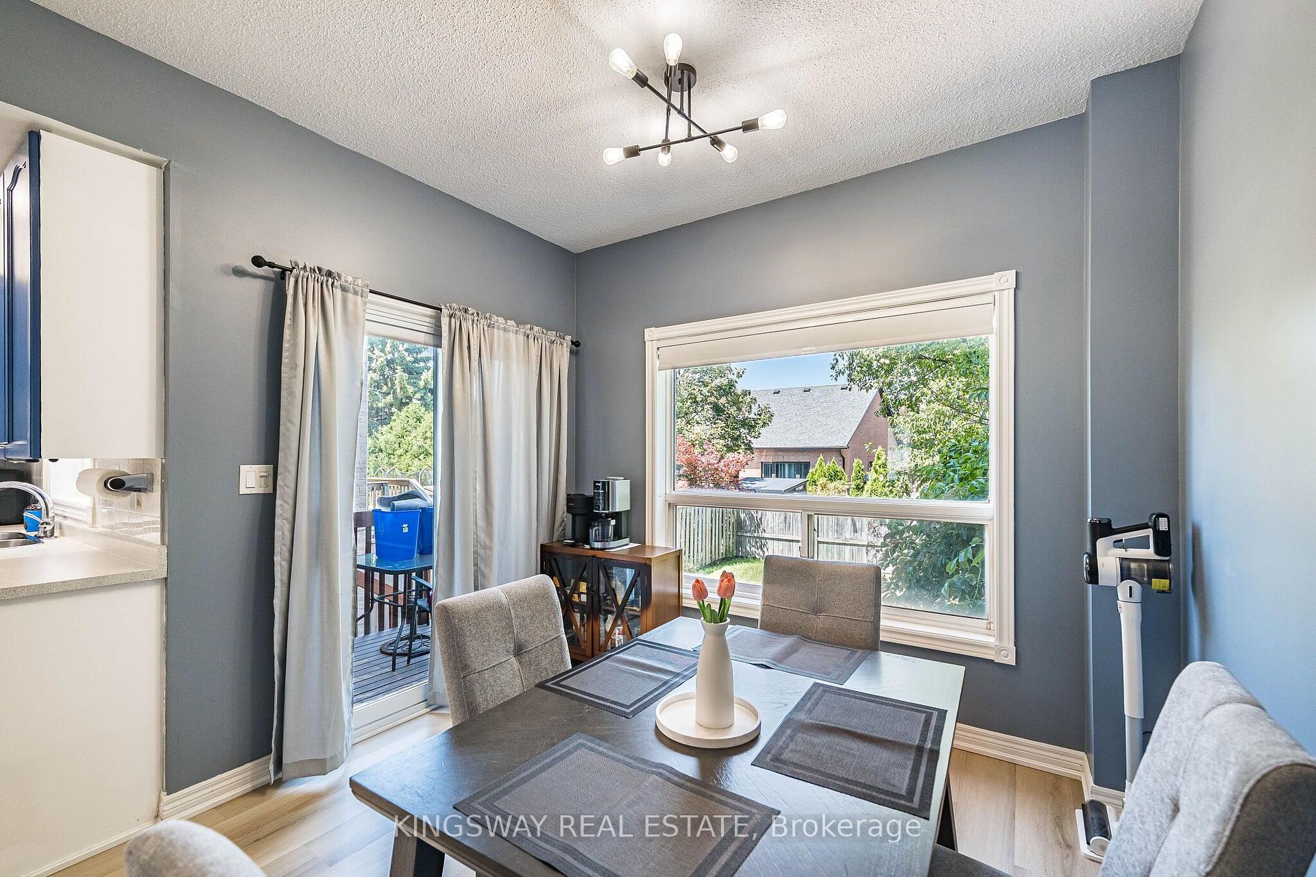 Photo 13 of 2057 White Dove Circle, Oakville, West Oak Trails — HOMEH