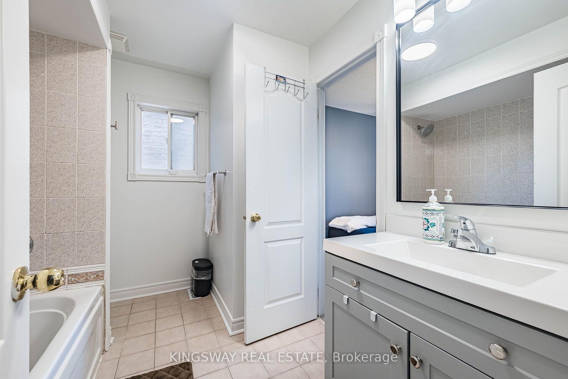 Photo 28 of 2057 White Dove Circle, Oakville, West Oak Trails — HOMEH