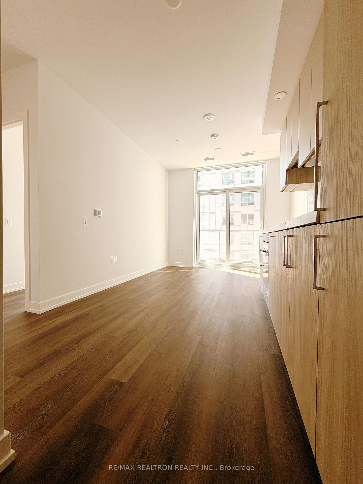 Photo 1 of Unit 607, 5 Meadowdale Road E, Vaughan, Vaughan Corporate Centre — HOMEH