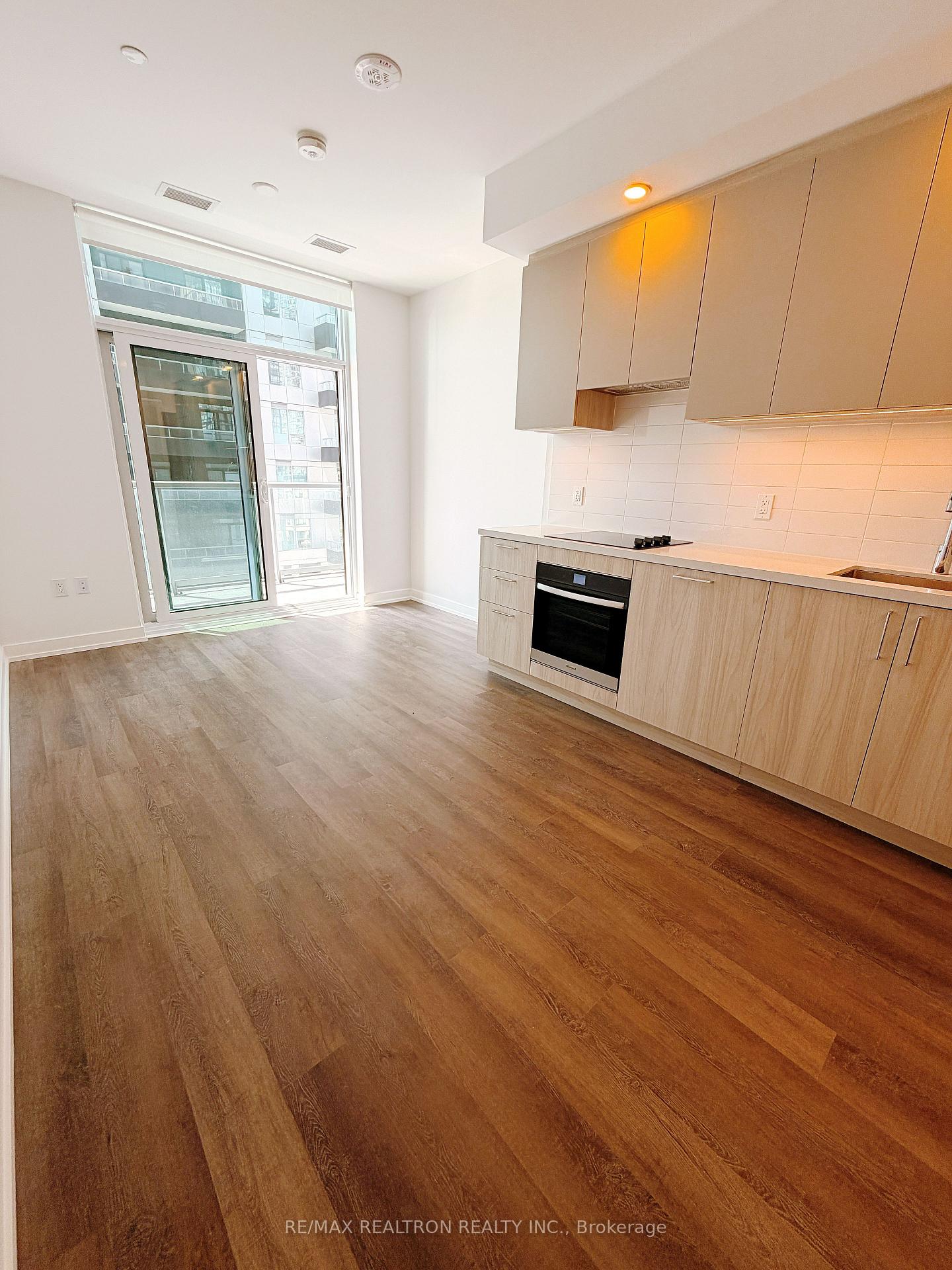 Photo 4 of Unit 607, 5 Meadowdale Road E, Vaughan, Vaughan Corporate Centre — HOMEH