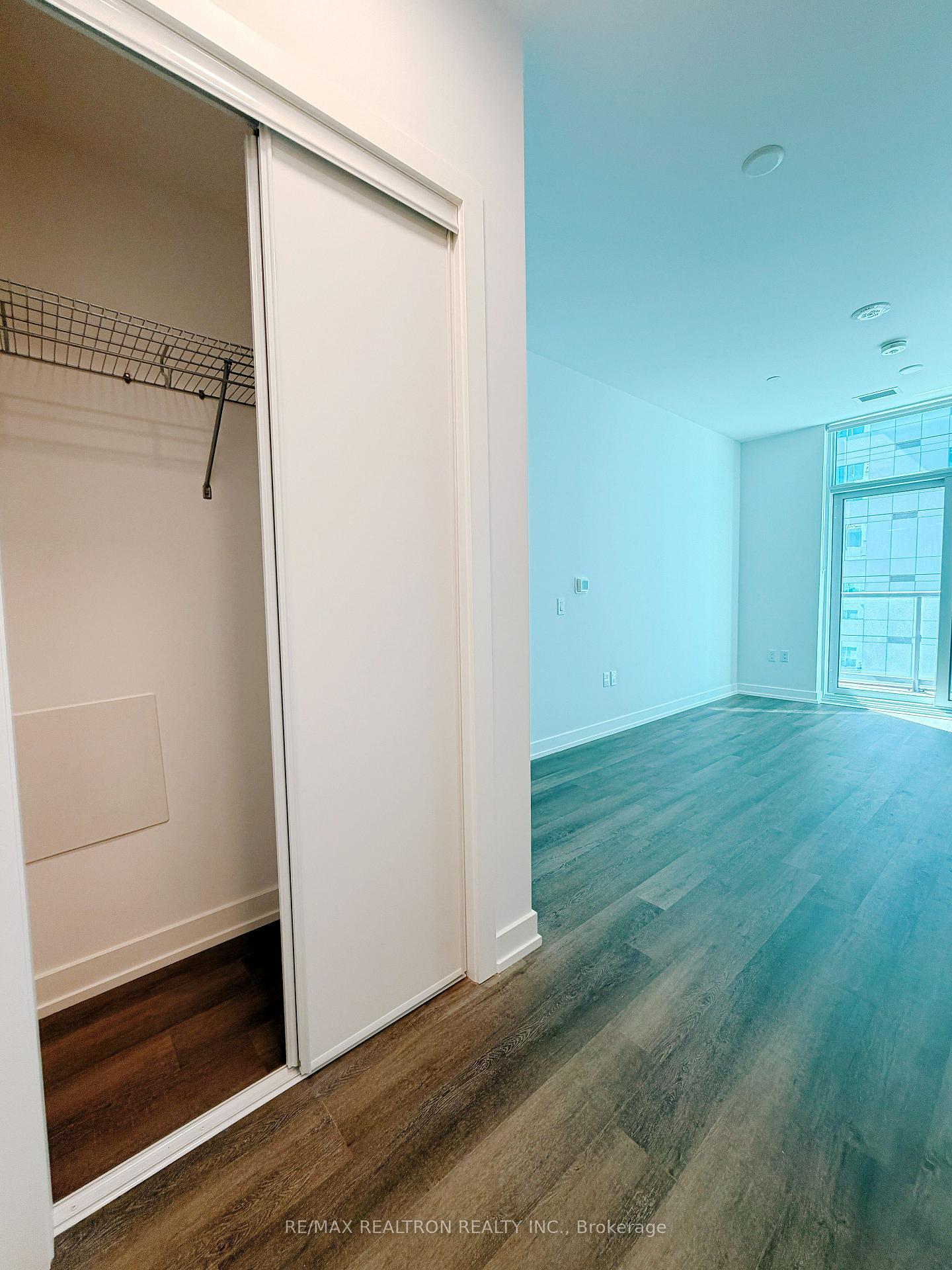 Photo 6 of Unit 607, 5 Meadowdale Road E, Vaughan, Vaughan Corporate Centre — HOMEH