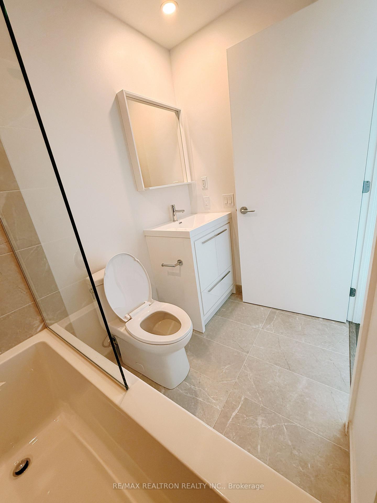 Photo 8 of Unit 607, 5 Meadowdale Road E, Vaughan, Vaughan Corporate Centre — HOMEH
