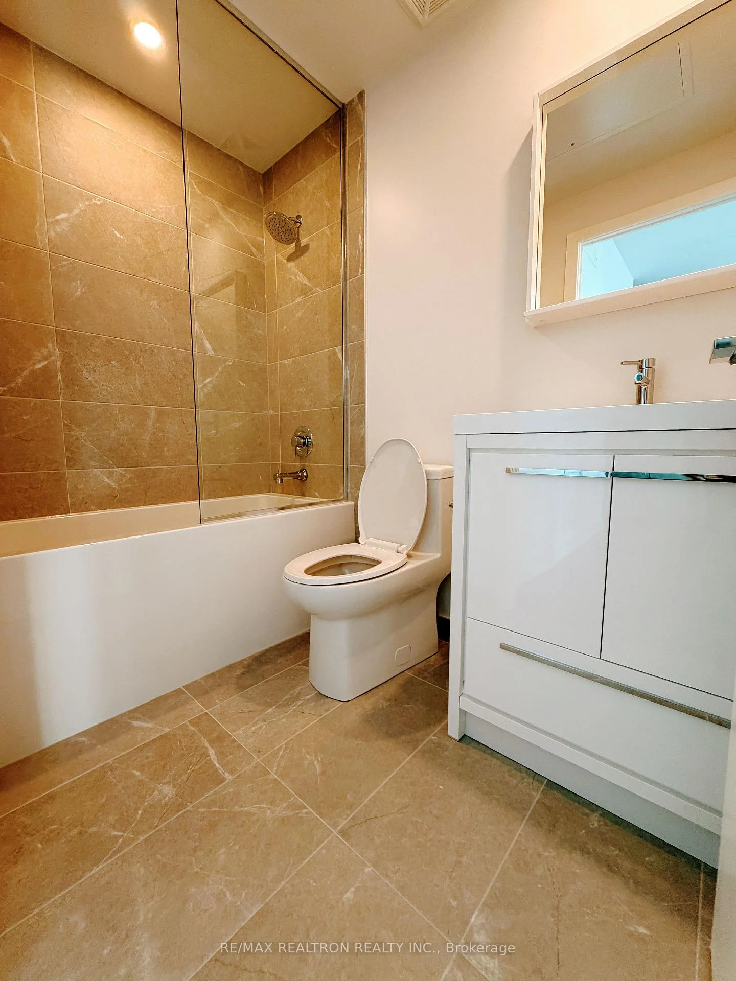 Photo 9 of Unit 607, 5 Meadowdale Road E, Vaughan, Vaughan Corporate Centre — HOMEH