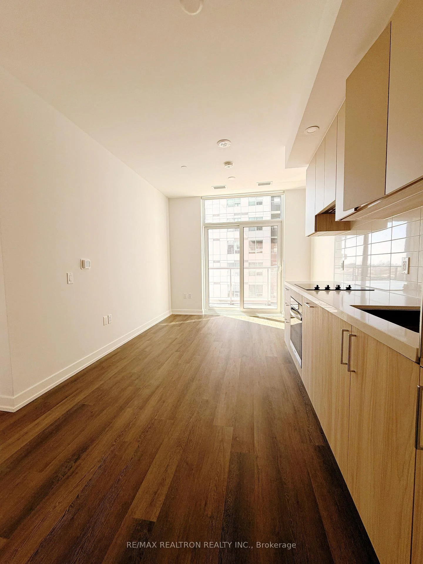 Photo 14 of Unit 607, 5 Meadowdale Road E, Vaughan, Vaughan Corporate Centre — HOMEH