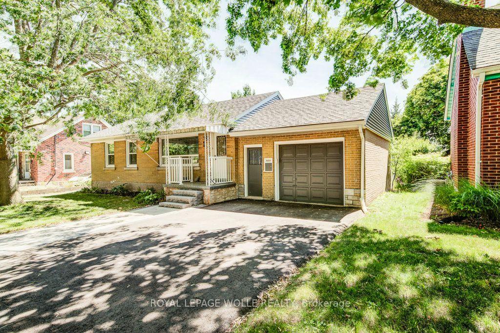 Photo 3 of 17 Crestwood Avenue, Kitchener, Uptown Waterloo/North Ward — HOMEH