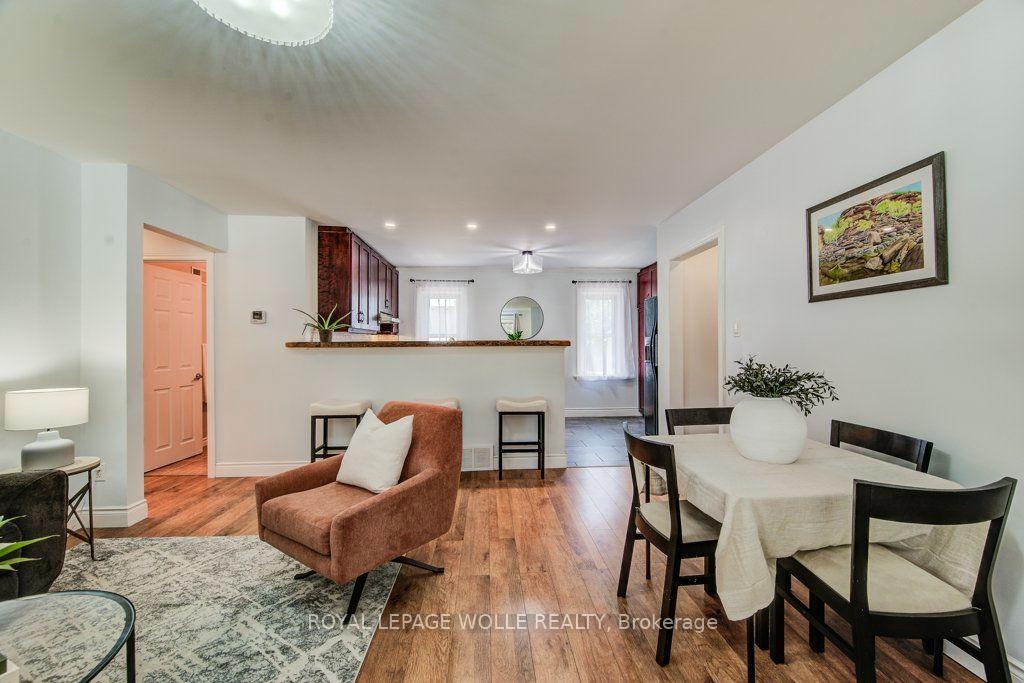 Photo 8 of 17 Crestwood Avenue, Kitchener, Uptown Waterloo/North Ward — HOMEH
