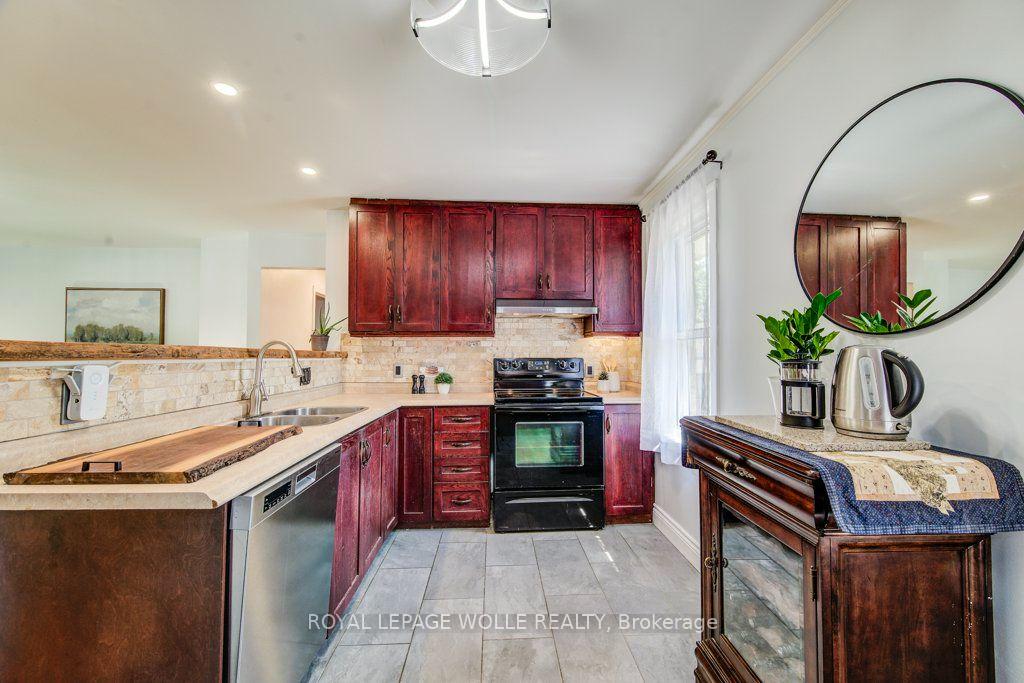 Photo 14 of 17 Crestwood Avenue, Kitchener, Uptown Waterloo/North Ward — HOMEH
