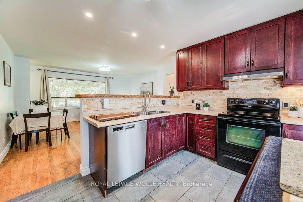 Photo 15 of 17 Crestwood Avenue, Kitchener, Uptown Waterloo/North Ward — HOMEH