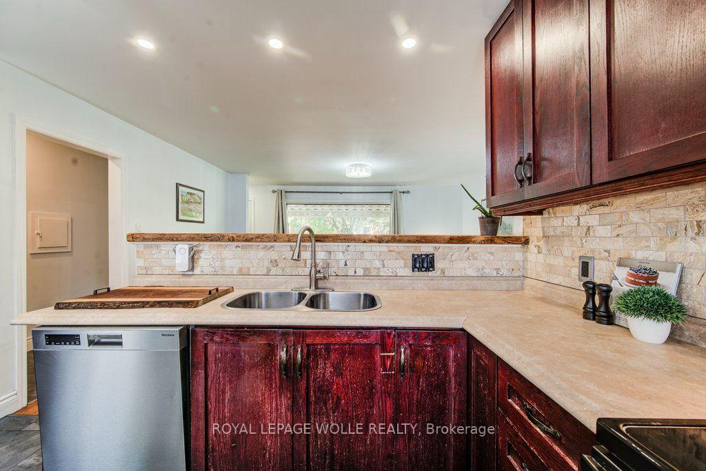 Photo 16 of 17 Crestwood Avenue, Kitchener, Uptown Waterloo/North Ward — HOMEH