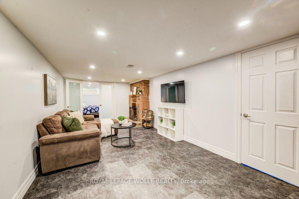 Photo 24 of 17 Crestwood Avenue, Kitchener, Uptown Waterloo/North Ward — HOMEH