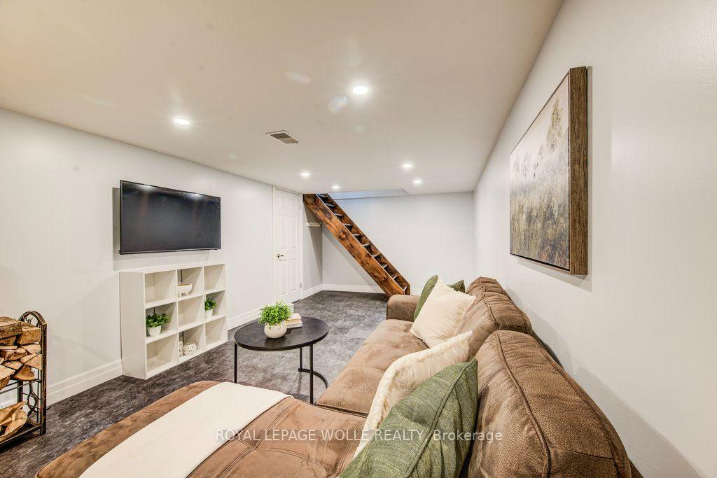 Photo 25 of 17 Crestwood Avenue, Kitchener, Uptown Waterloo/North Ward — HOMEH