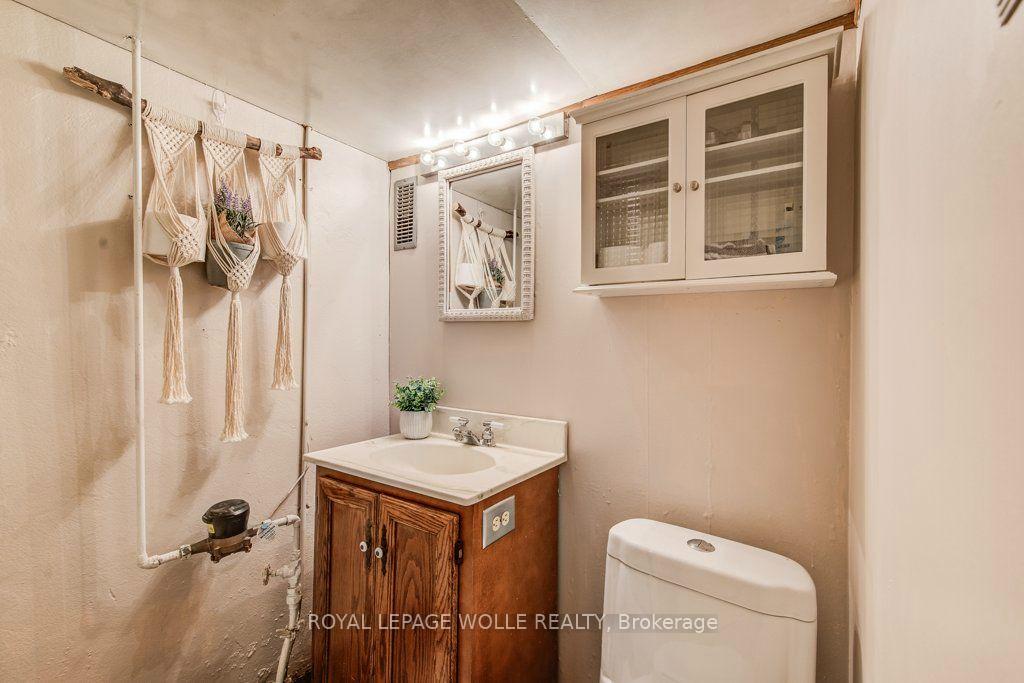 Photo 29 of 17 Crestwood Avenue, Kitchener, Uptown Waterloo/North Ward — HOMEH