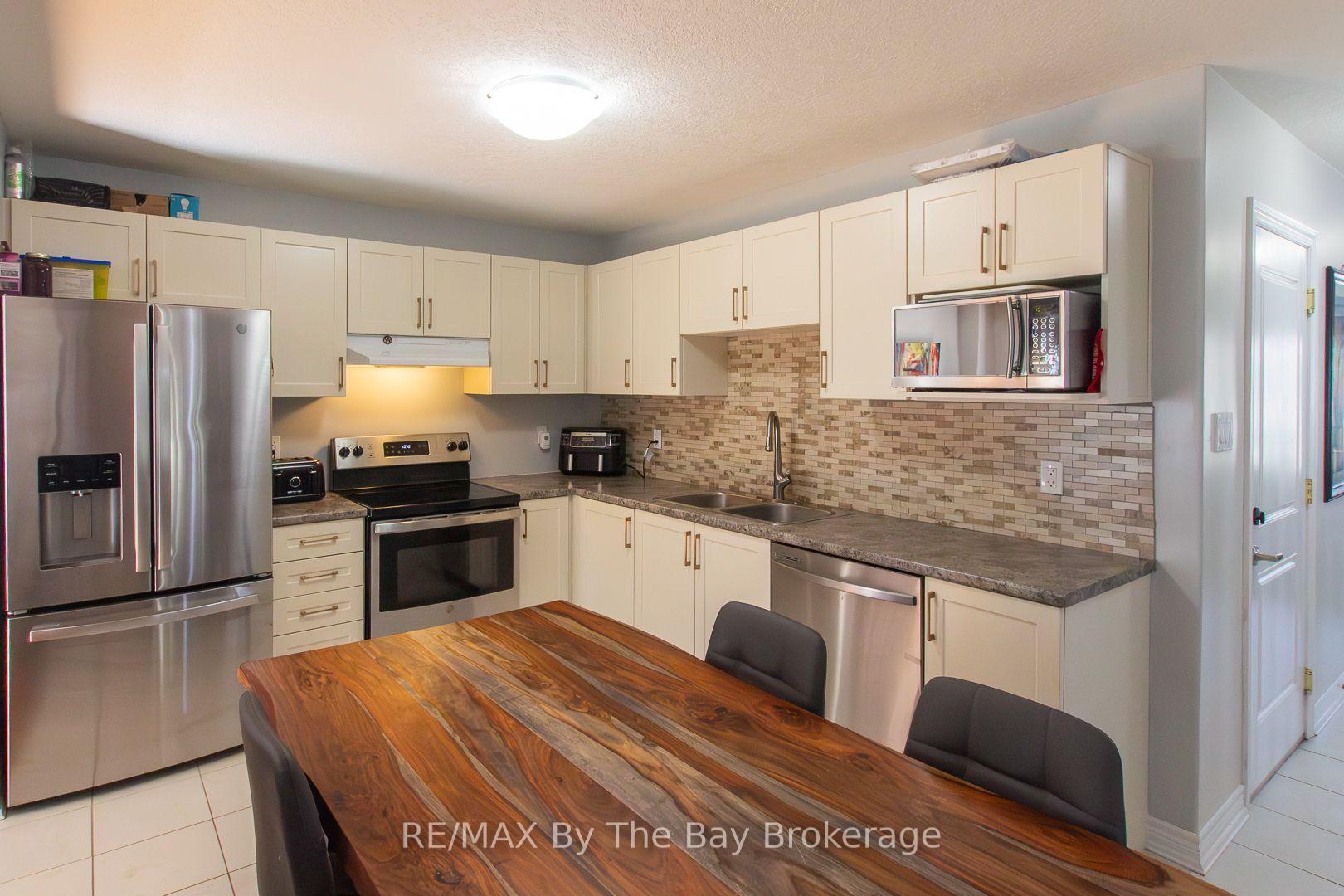 Photo 10 of 131 Stonebrook Way, Grey Highlands — HOMEH