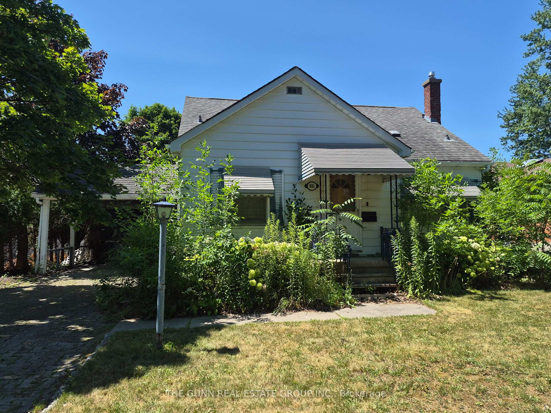 Photo 2 of 931 Willow Drive, London, South Y — HOMEH