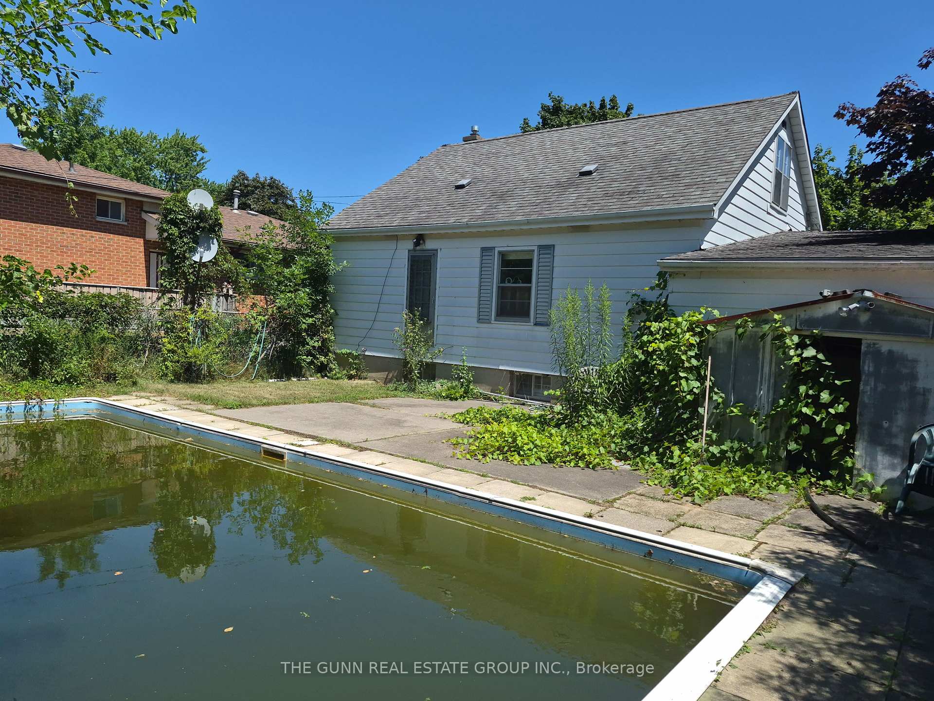 Photo 3 of 931 Willow Drive, London, South Y — HOMEH