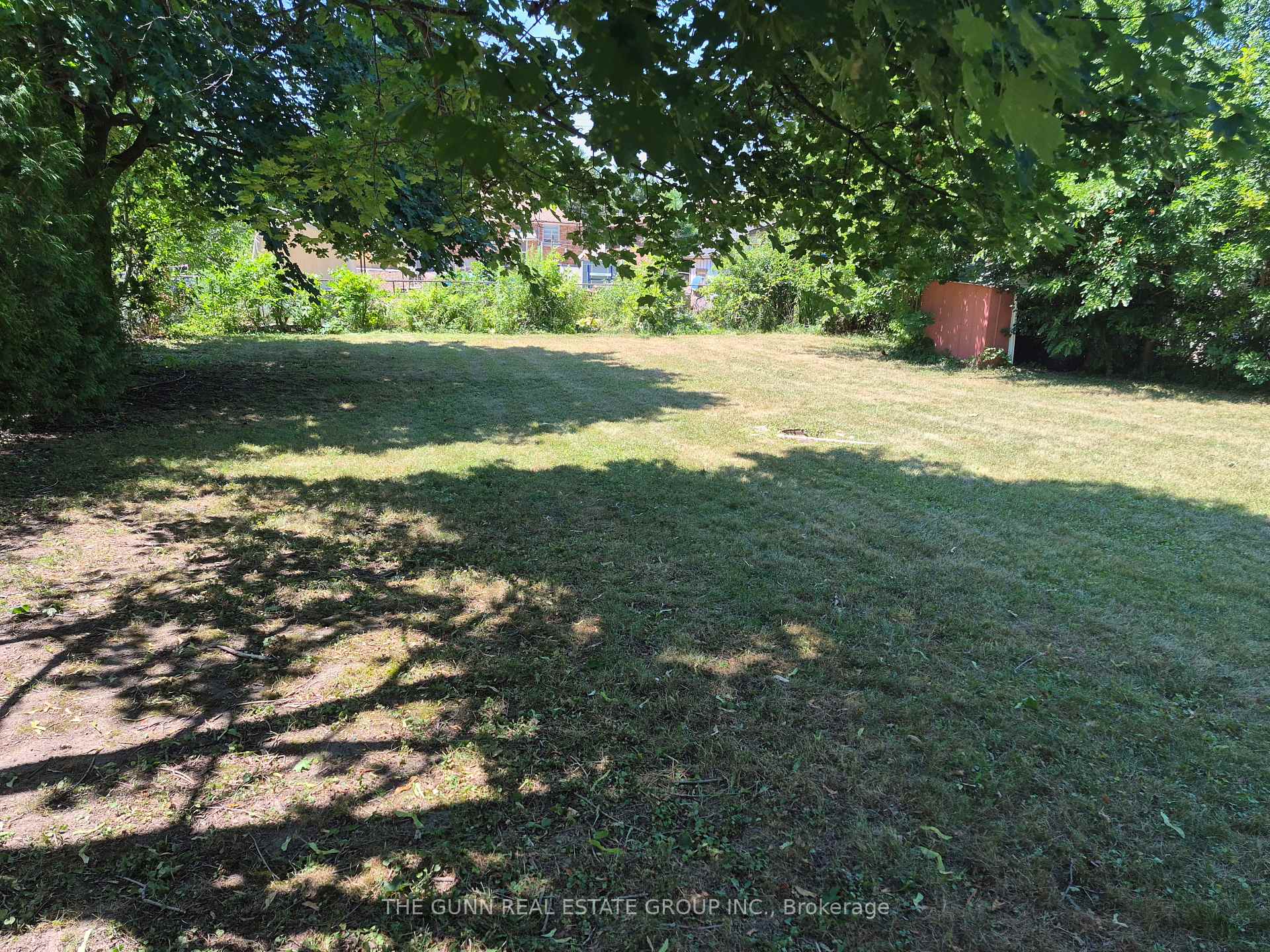 Photo 5 of 931 Willow Drive, London, South Y — HOMEH