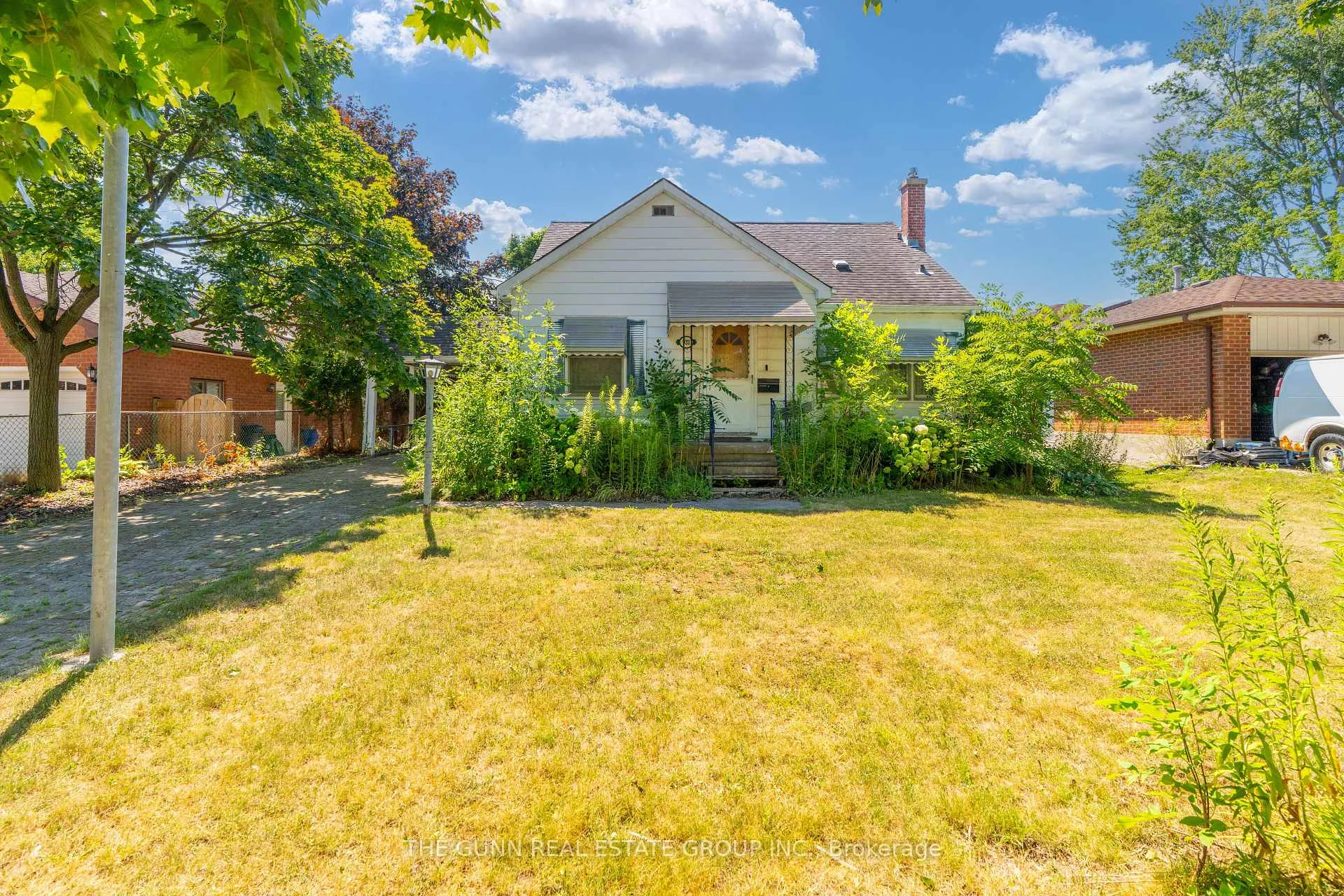 Photo 7 of 931 Willow Drive, London, South Y — HOMEH