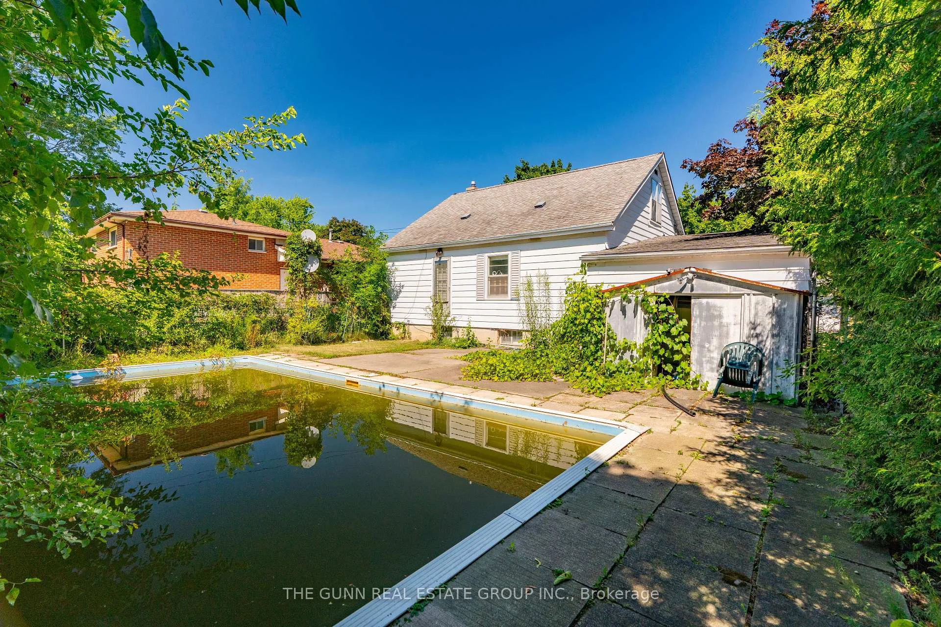 Photo 8 of 931 Willow Drive, London, South Y — HOMEH