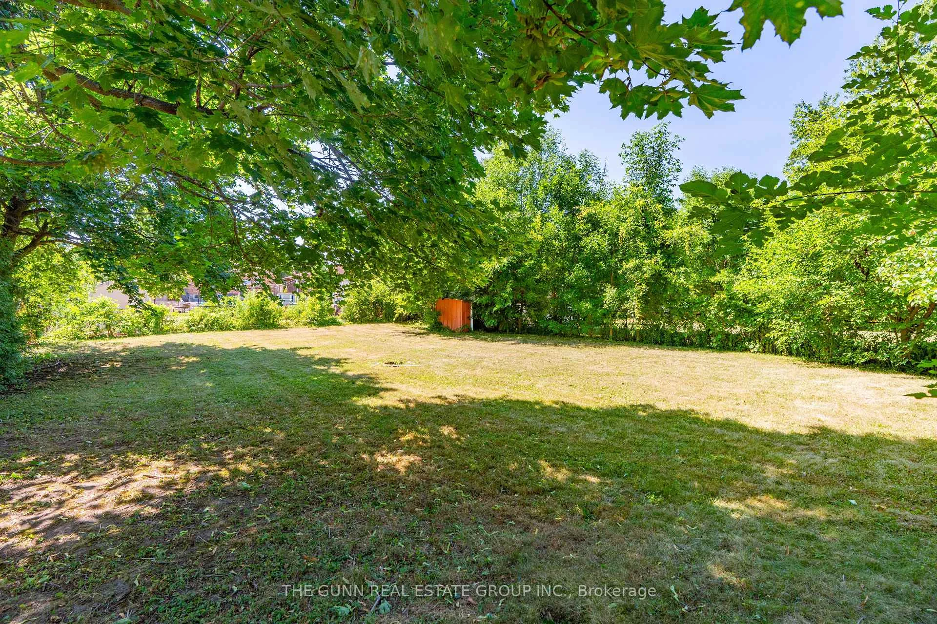 Photo 9 of 931 Willow Drive, London, South Y — HOMEH