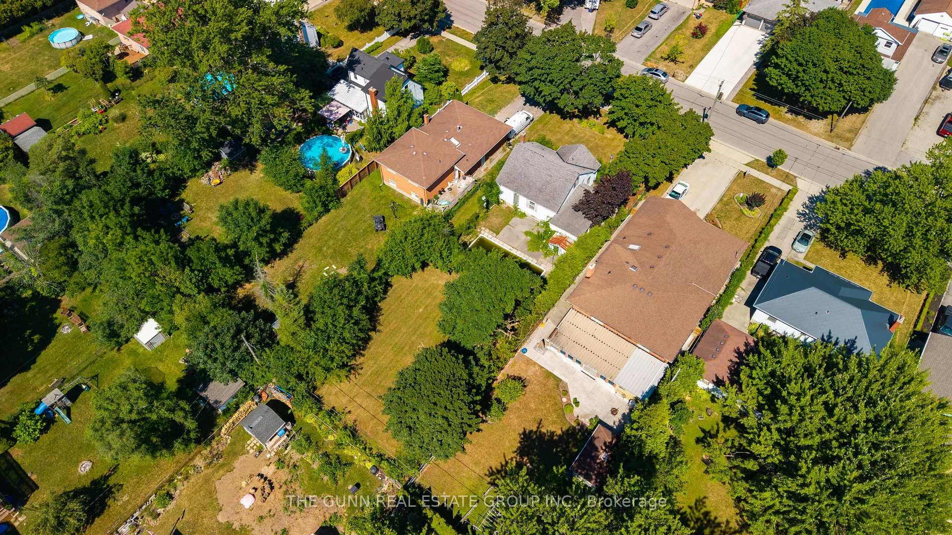 Photo 13 of 931 Willow Drive, London, South Y — HOMEH