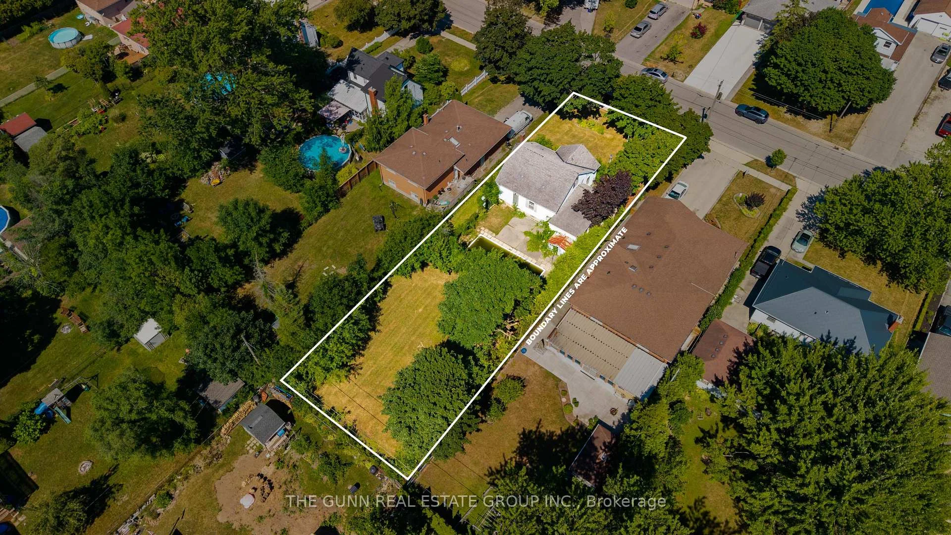 Photo 14 of 931 Willow Drive, London, South Y — HOMEH