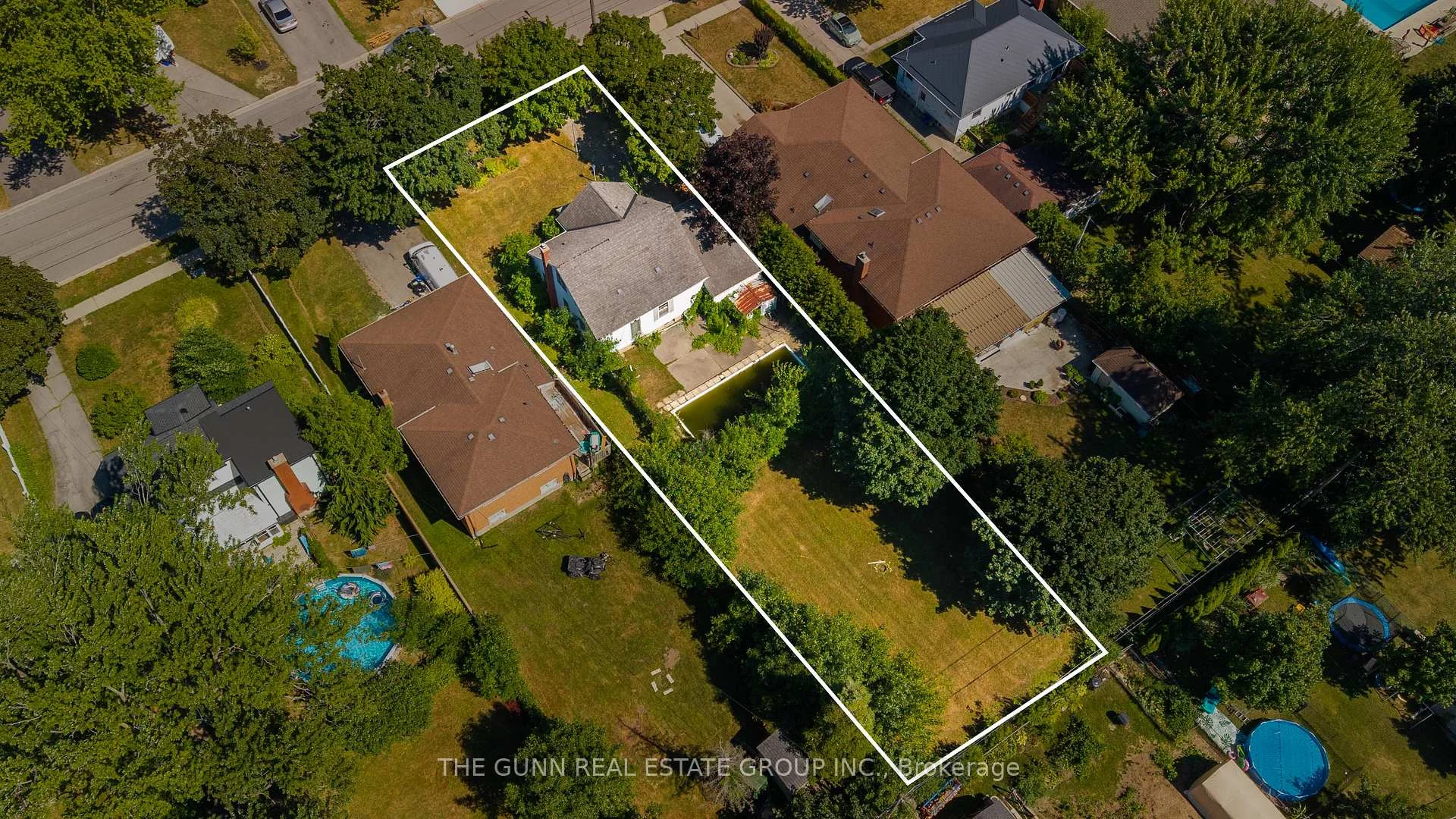 Photo 17 of 931 Willow Drive, London, South Y — HOMEH