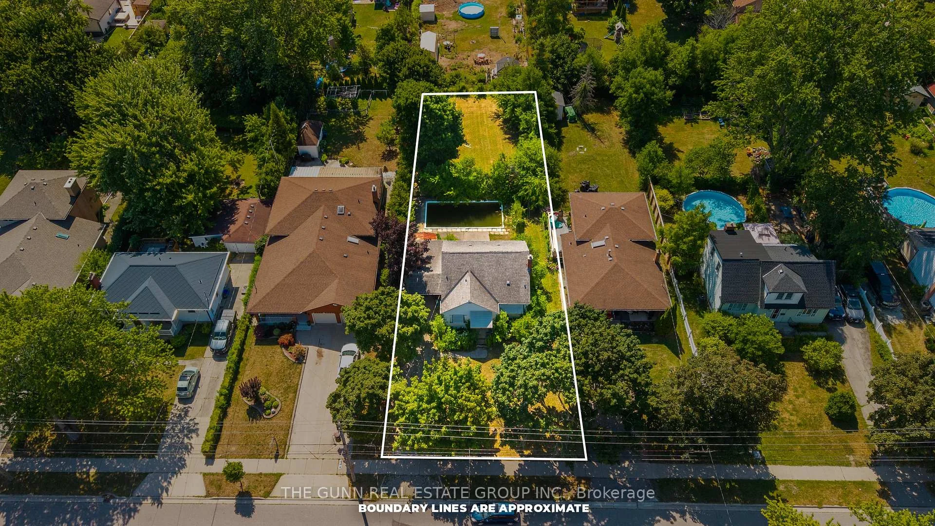Photo 18 of 931 Willow Drive, London, South Y — HOMEH