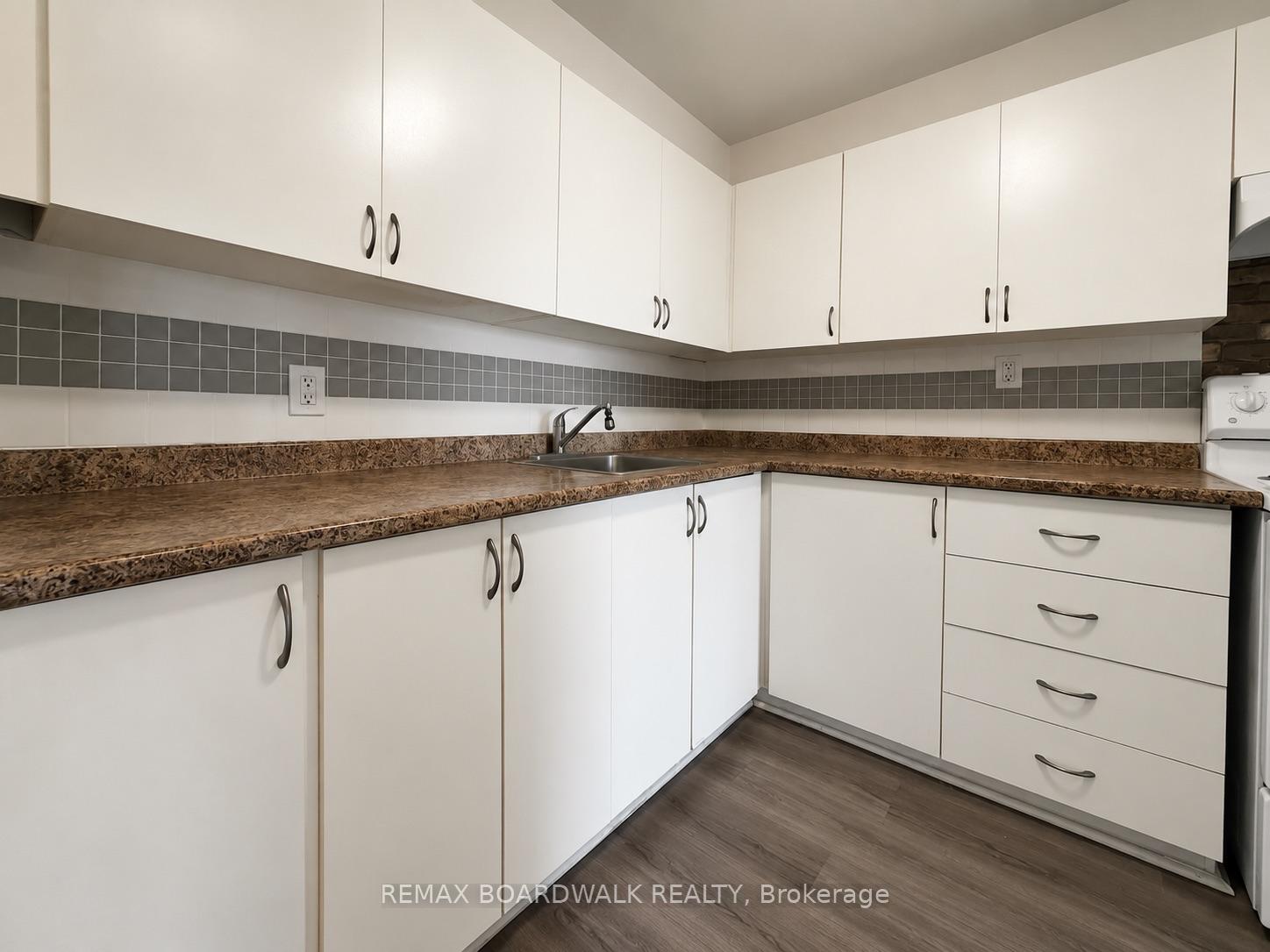 Photo 9 of Unit 1103, 1440 Heron Road, Ottawa, Heron Gate — HOMEH