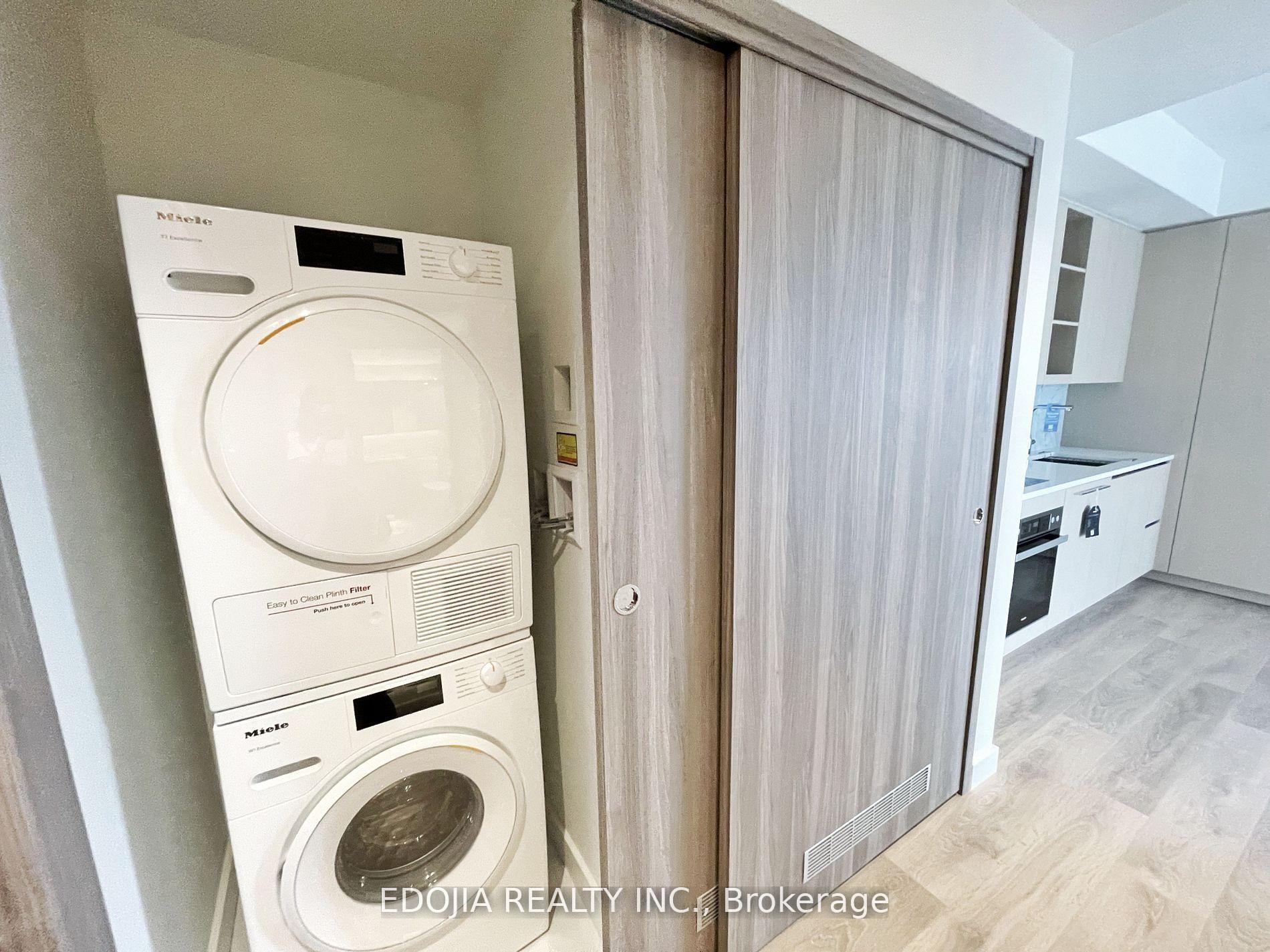 Photo 9 of Unit 1506, 85 Mcmahon Drive, North York, Bayview Village — HOMEH