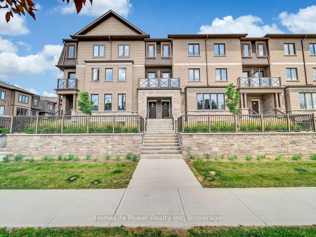 Front of Unit 89, 445 Ontario Street S