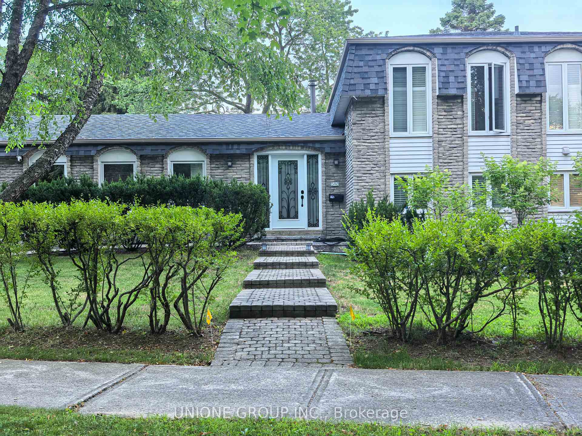 Front of 1454 Oakhill Drive