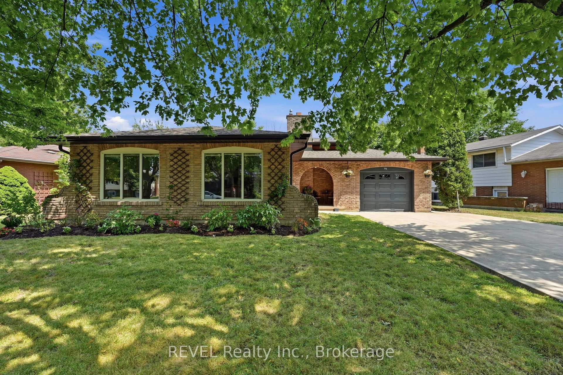 Photo 1 of 96 Wellbrook Boulevard, Welland, Prince Charles — HOMEH