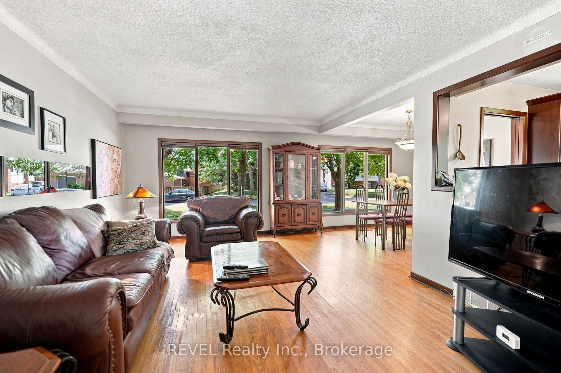 Photo 5 of 96 Wellbrook Boulevard, Welland, Prince Charles — HOMEH